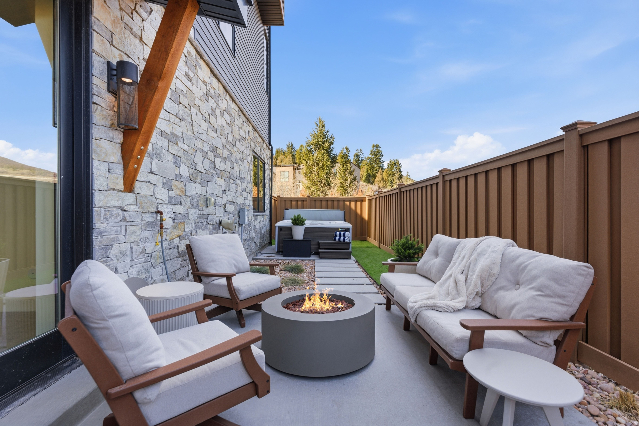 DISCOVERY RIDGE PHAS - Residential