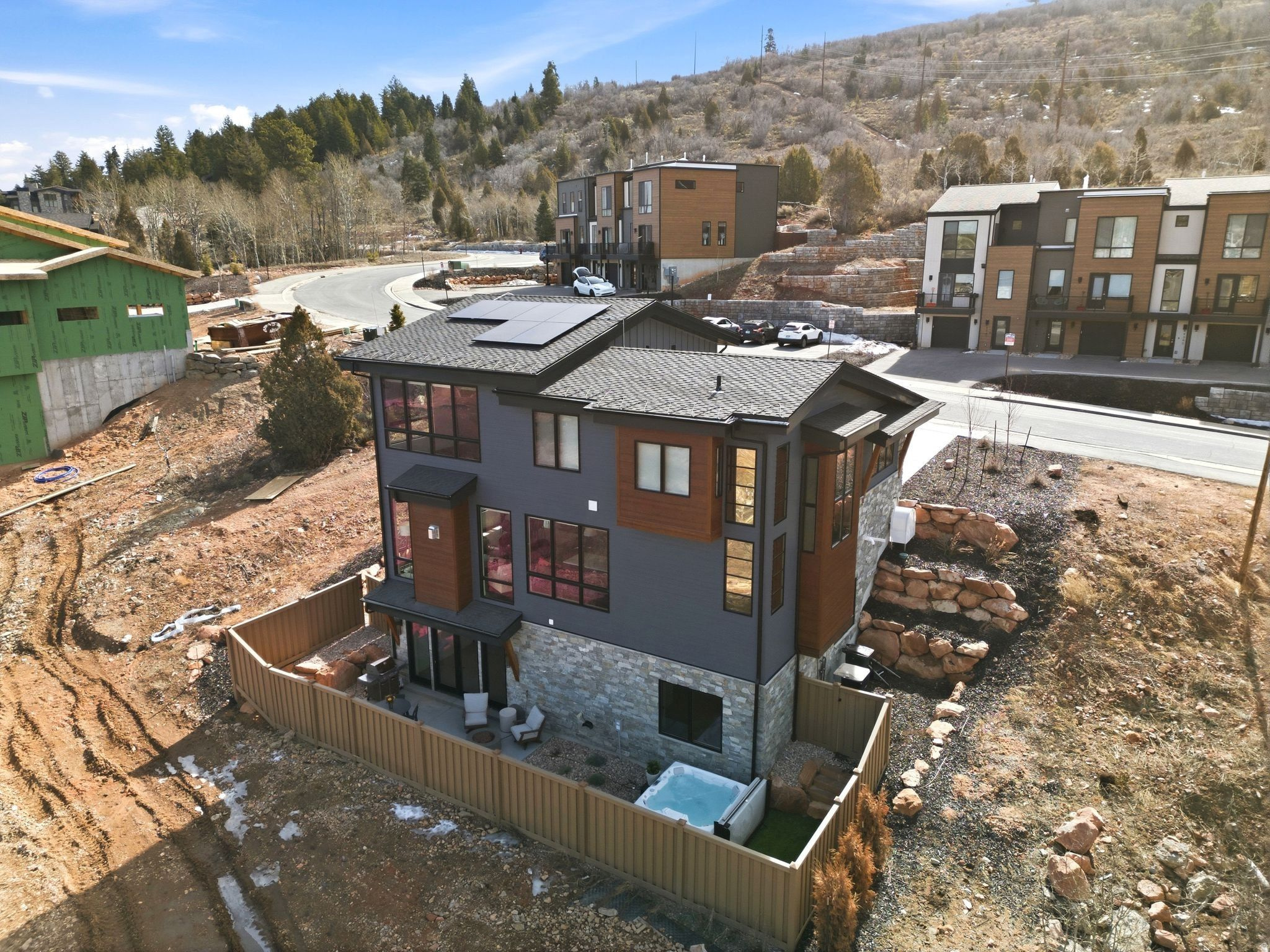 DISCOVERY RIDGE PHAS - Residential