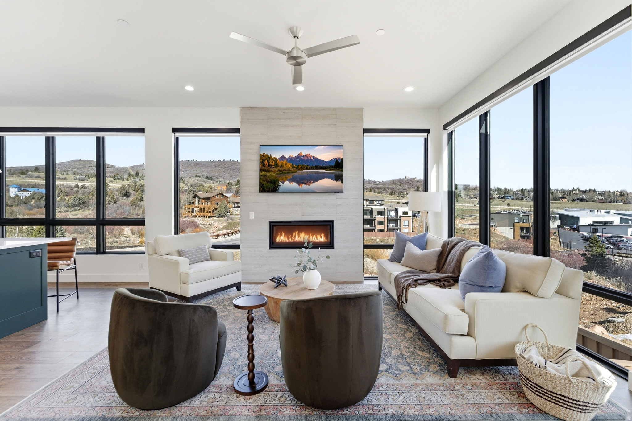 DISCOVERY RIDGE PHAS - Residential