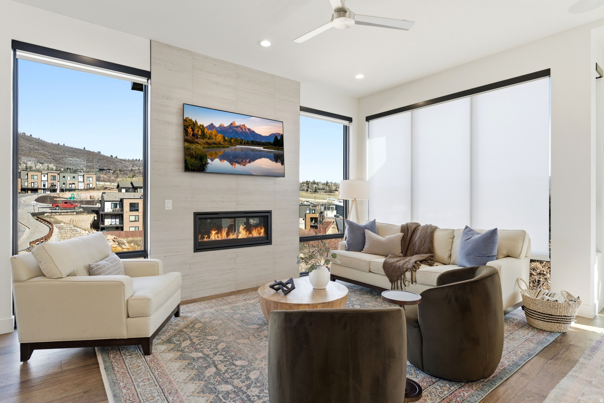 DISCOVERY RIDGE PHAS - Residential