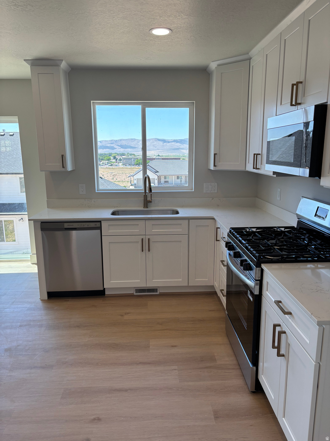 NORTHRIDGE - Residential