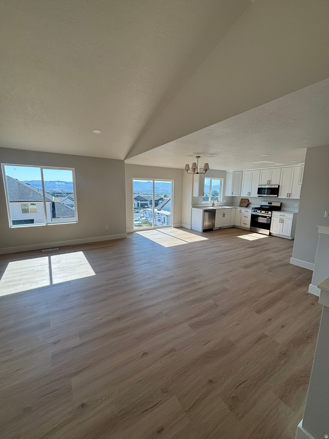 NORTHRIDGE - Residential