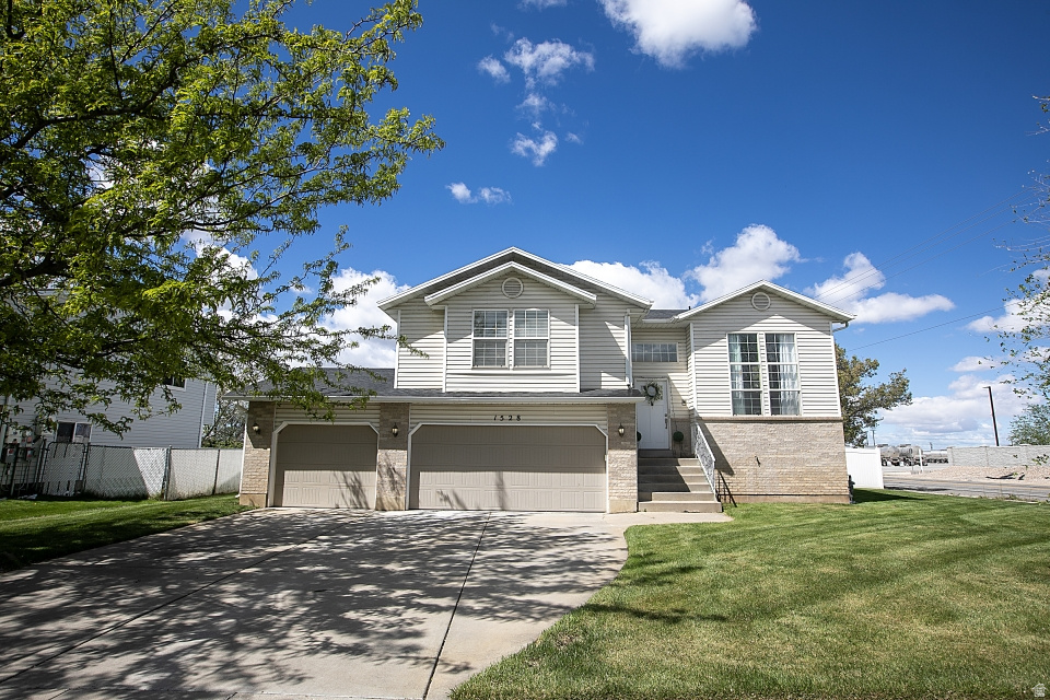 CLOVER DELL PARK - Residential