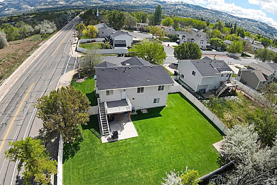 CLOVER DELL PARK - Residential