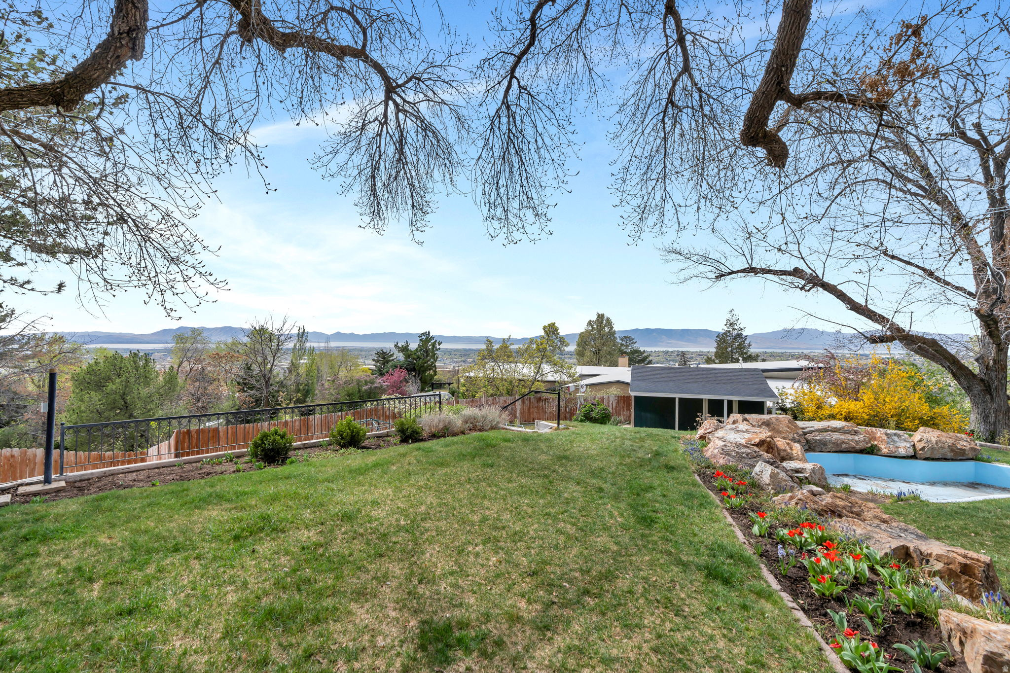 OAK HILLS - Residential