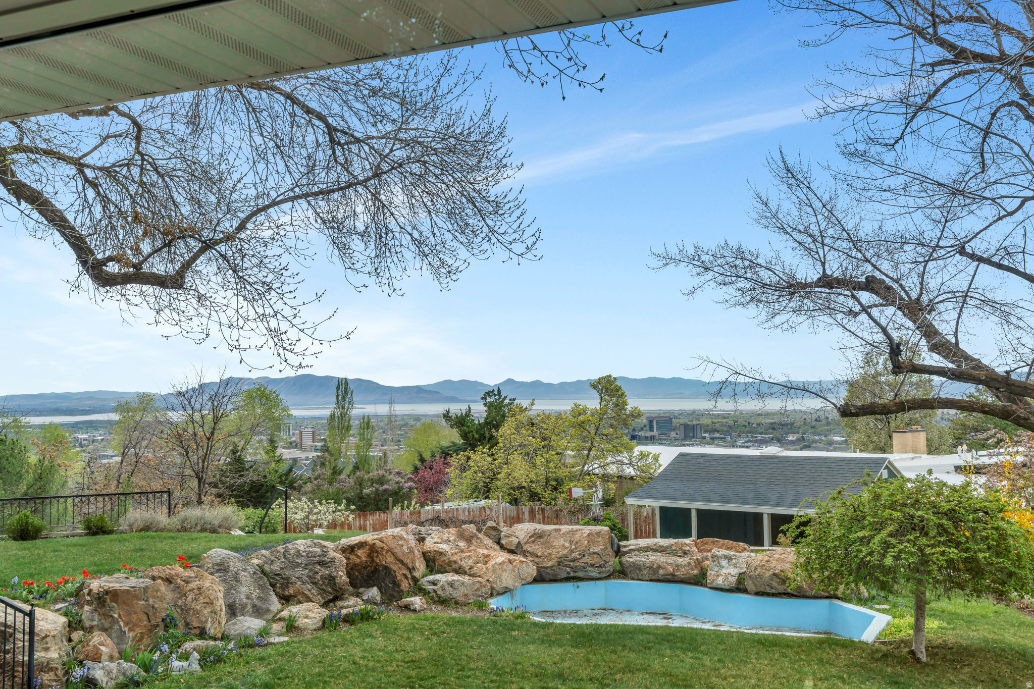OAK HILLS - Residential