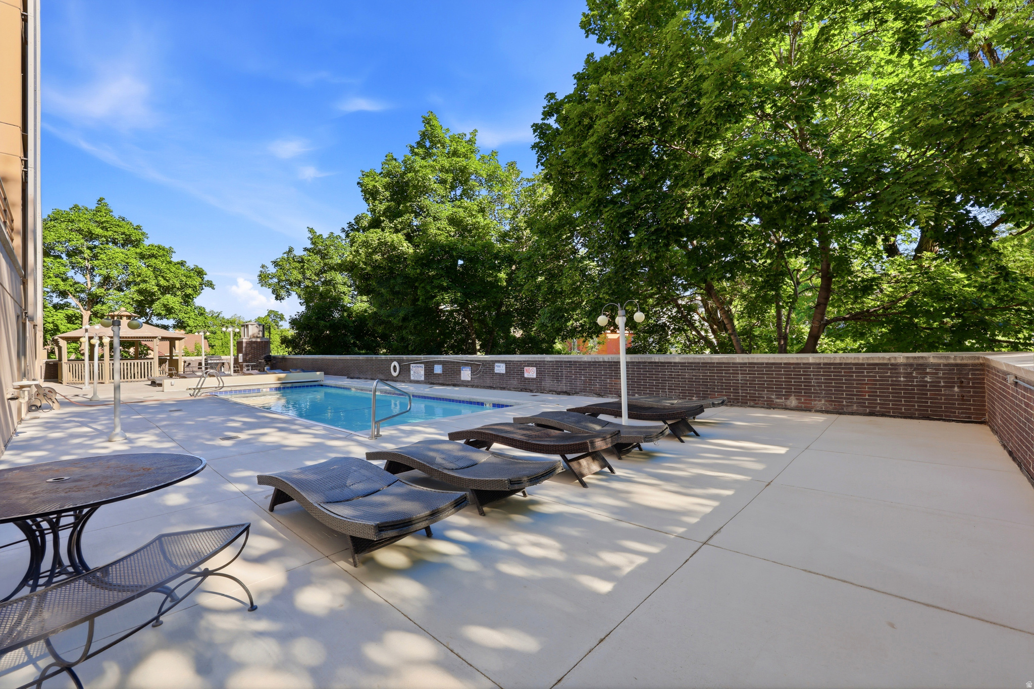BONNEVILLE TOWER - Residential
