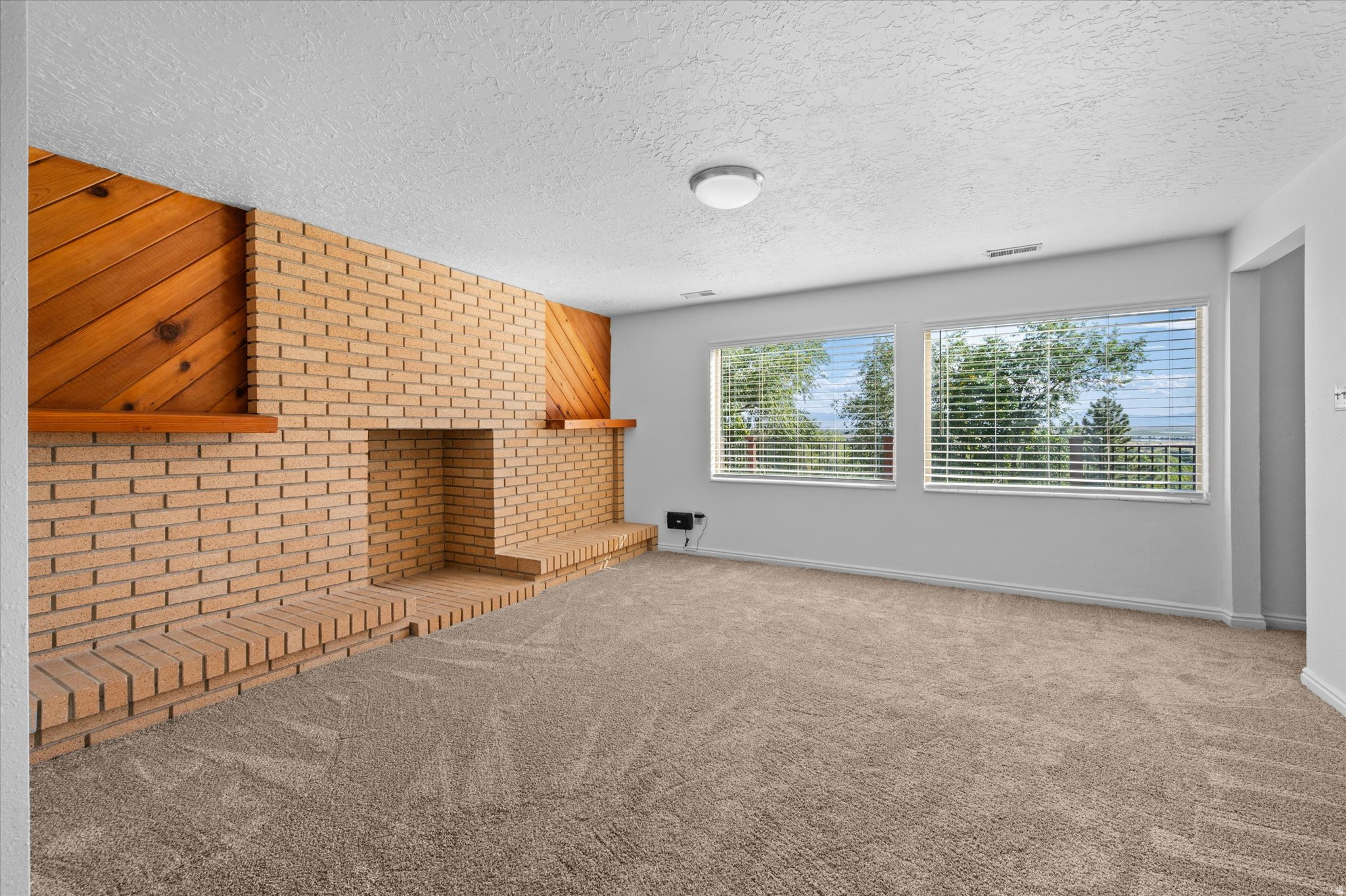 ROLLING HILLS - Residential