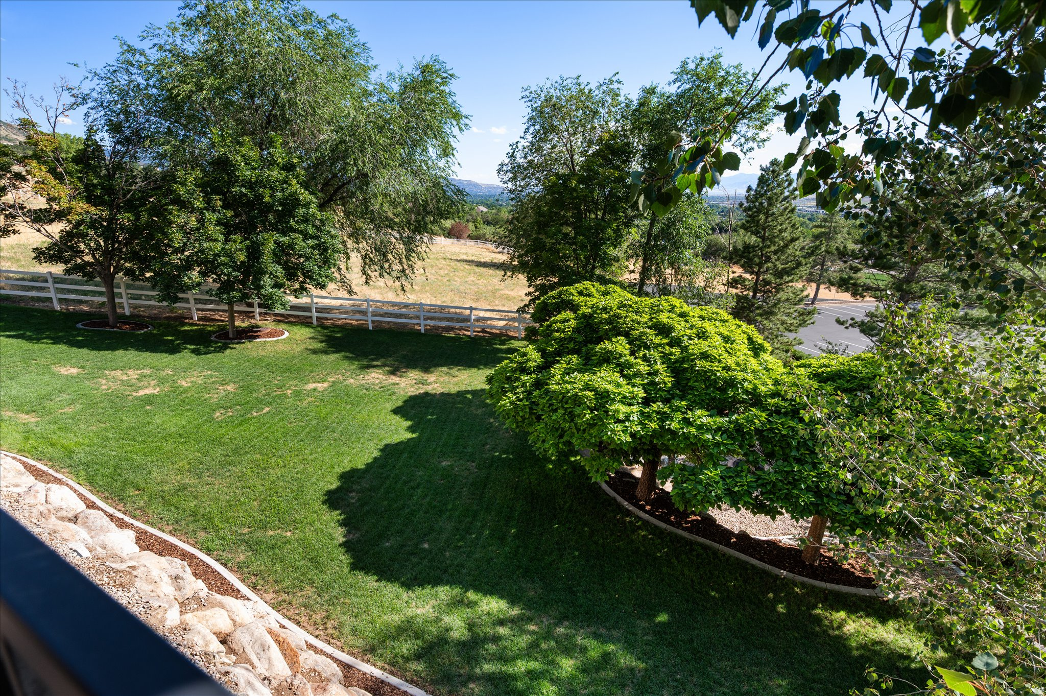 ROLLING HILLS - Residential