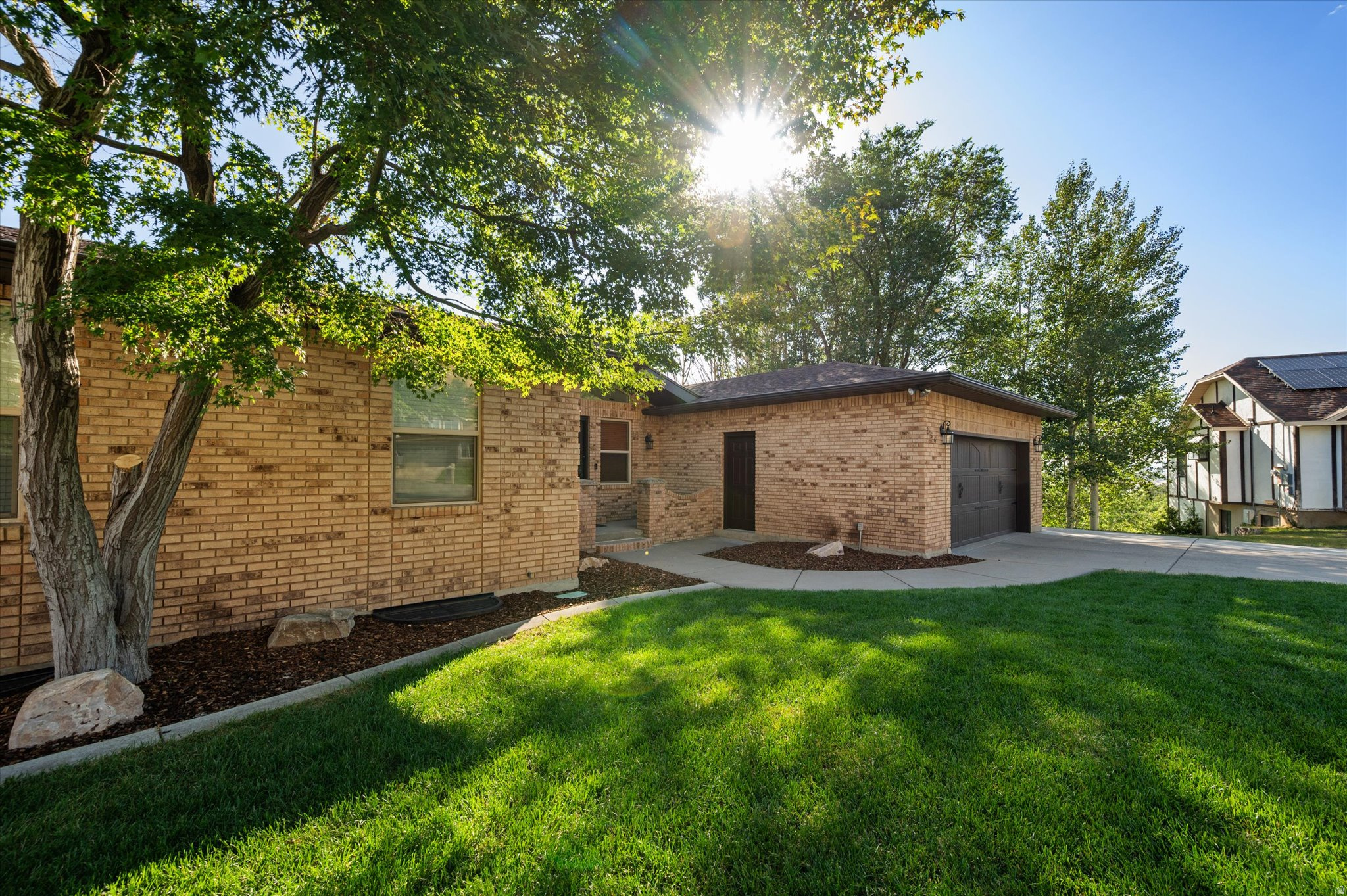 ROLLING HILLS - Residential