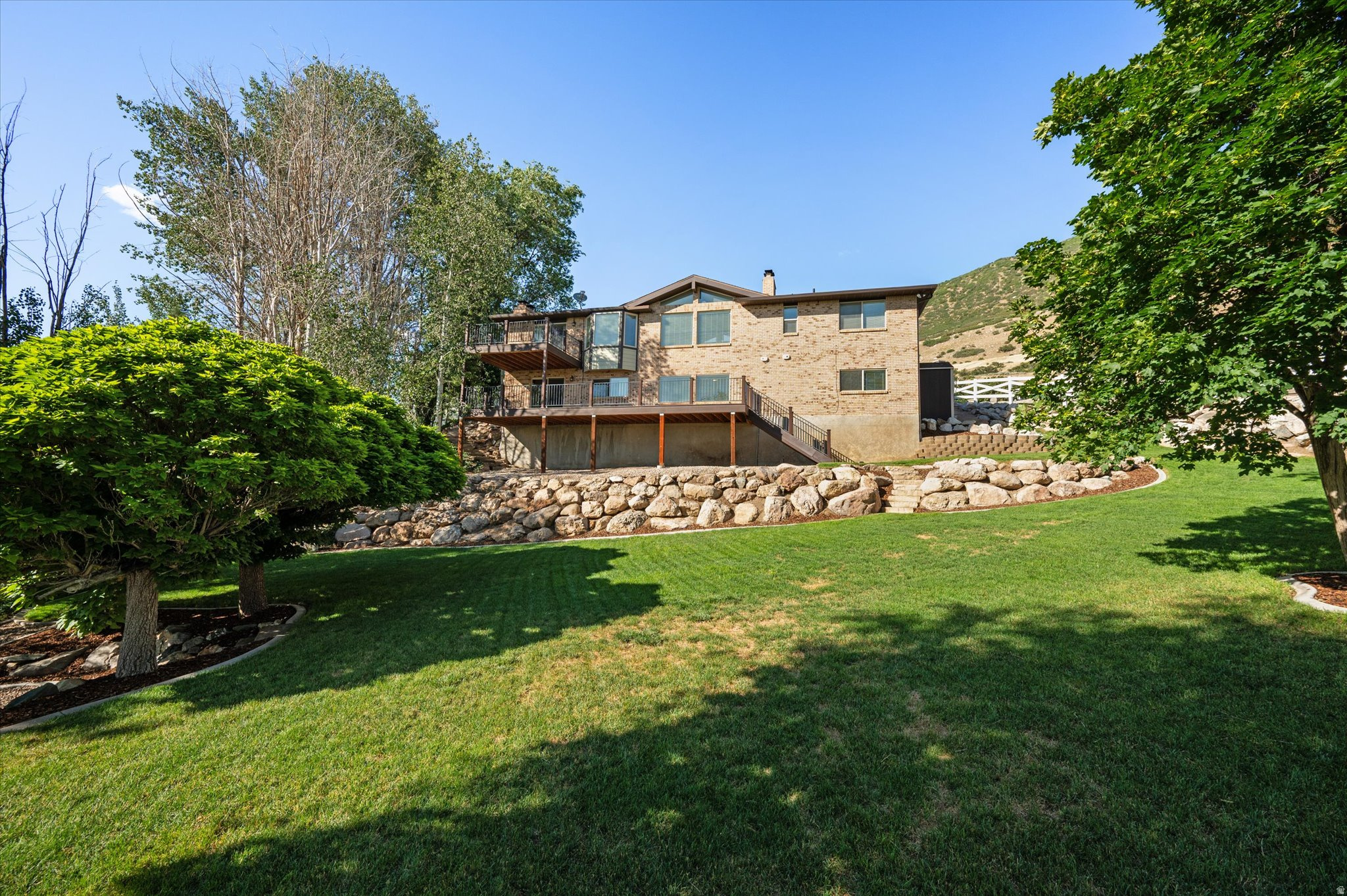 ROLLING HILLS - Residential