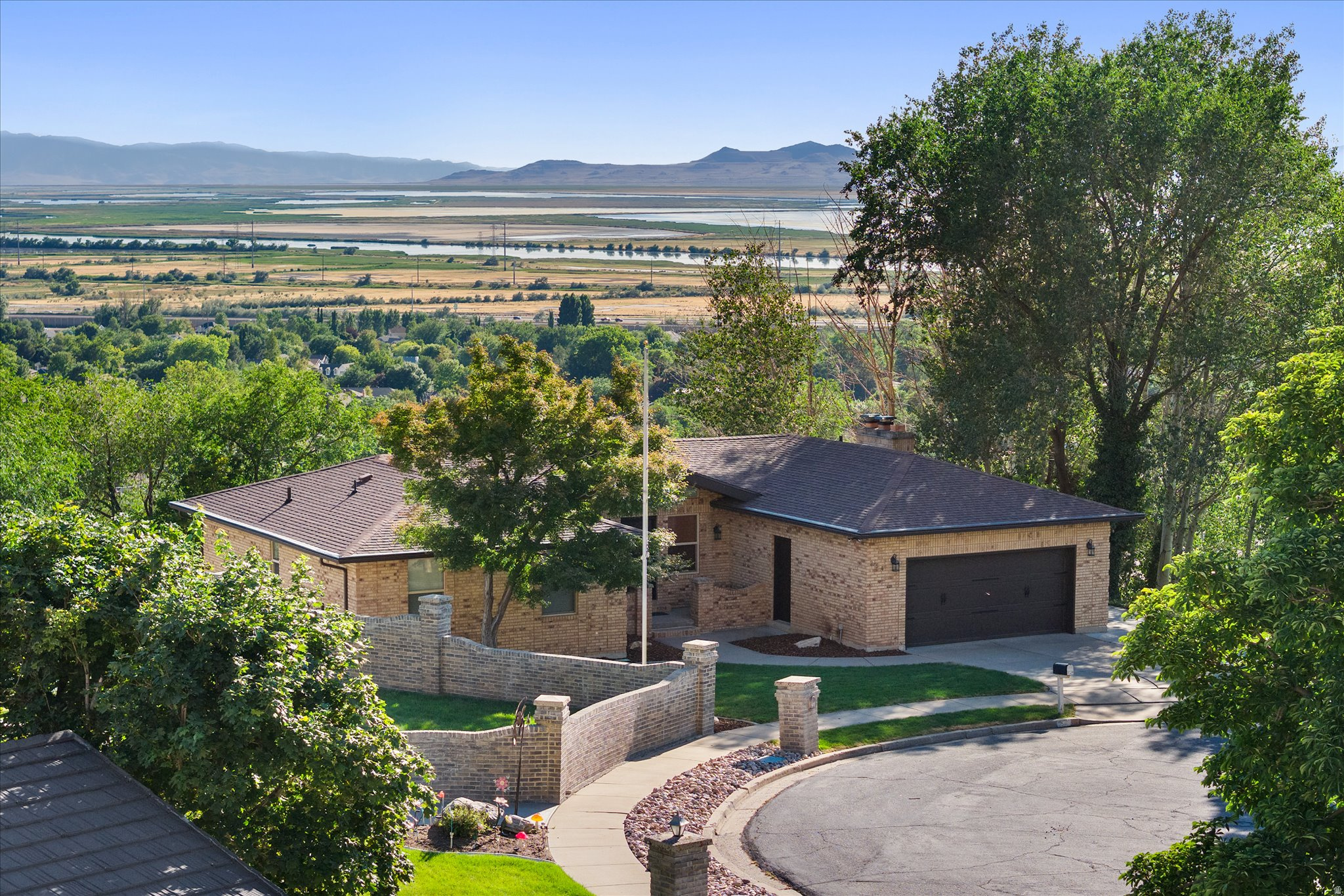 ROLLING HILLS - Residential