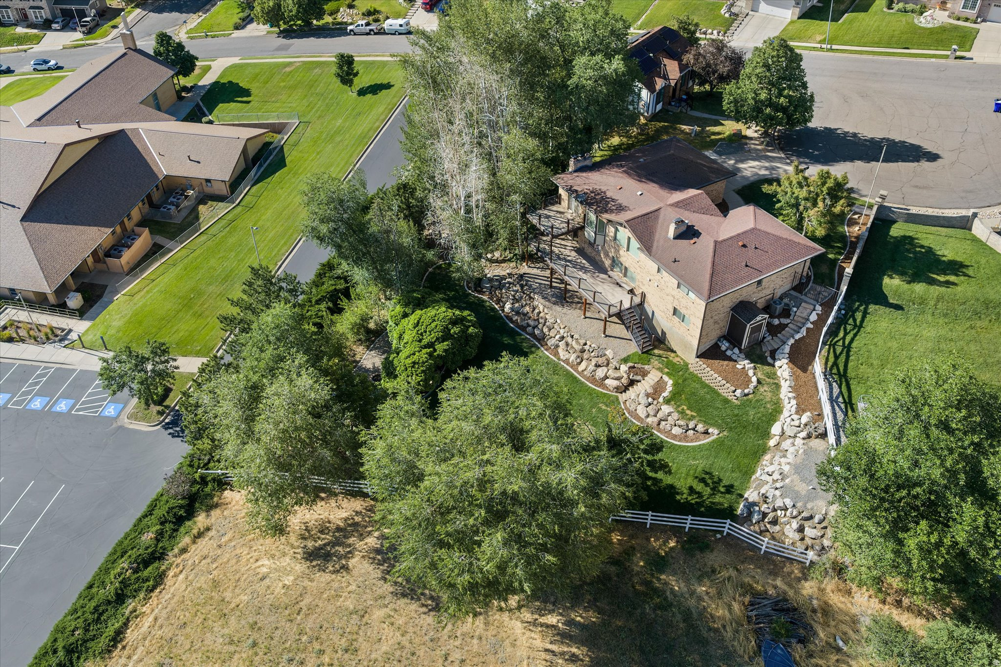 ROLLING HILLS - Residential