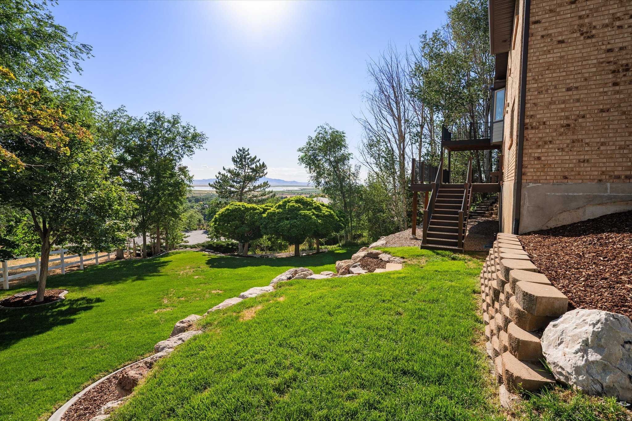 ROLLING HILLS - Residential