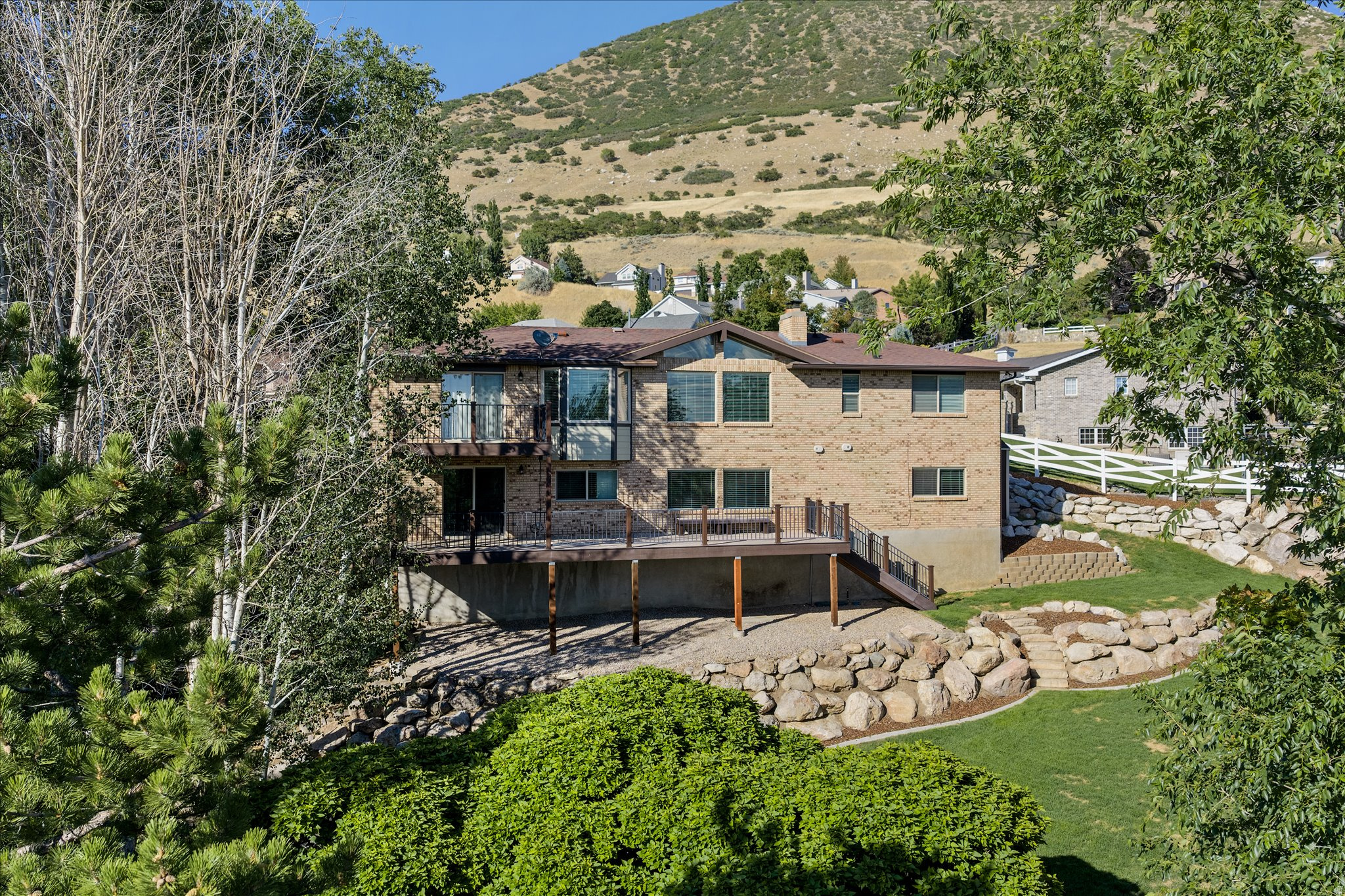 ROLLING HILLS - Residential