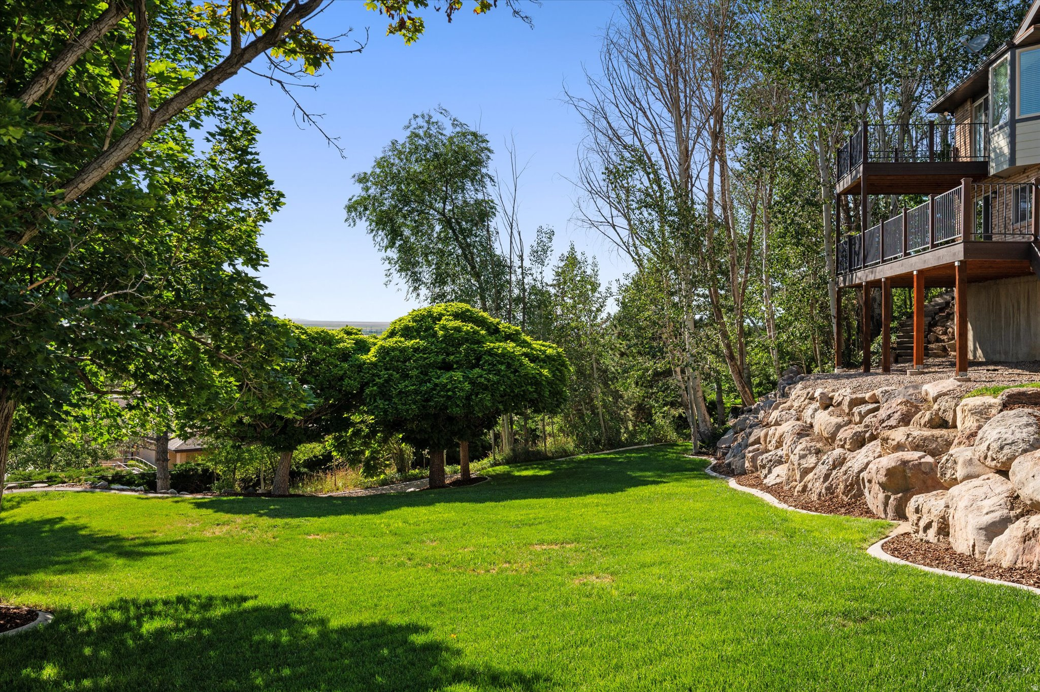 ROLLING HILLS - Residential