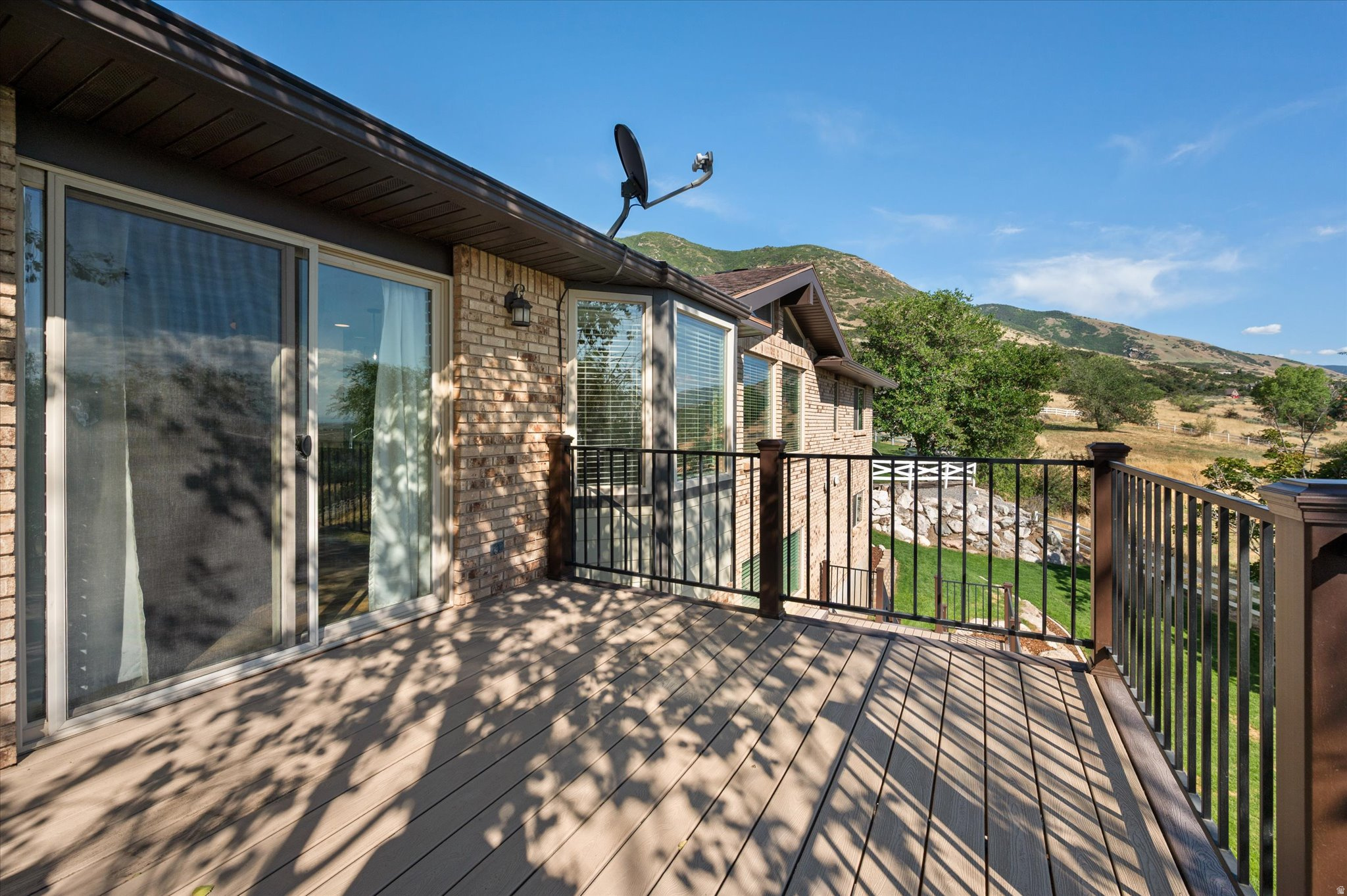ROLLING HILLS - Residential