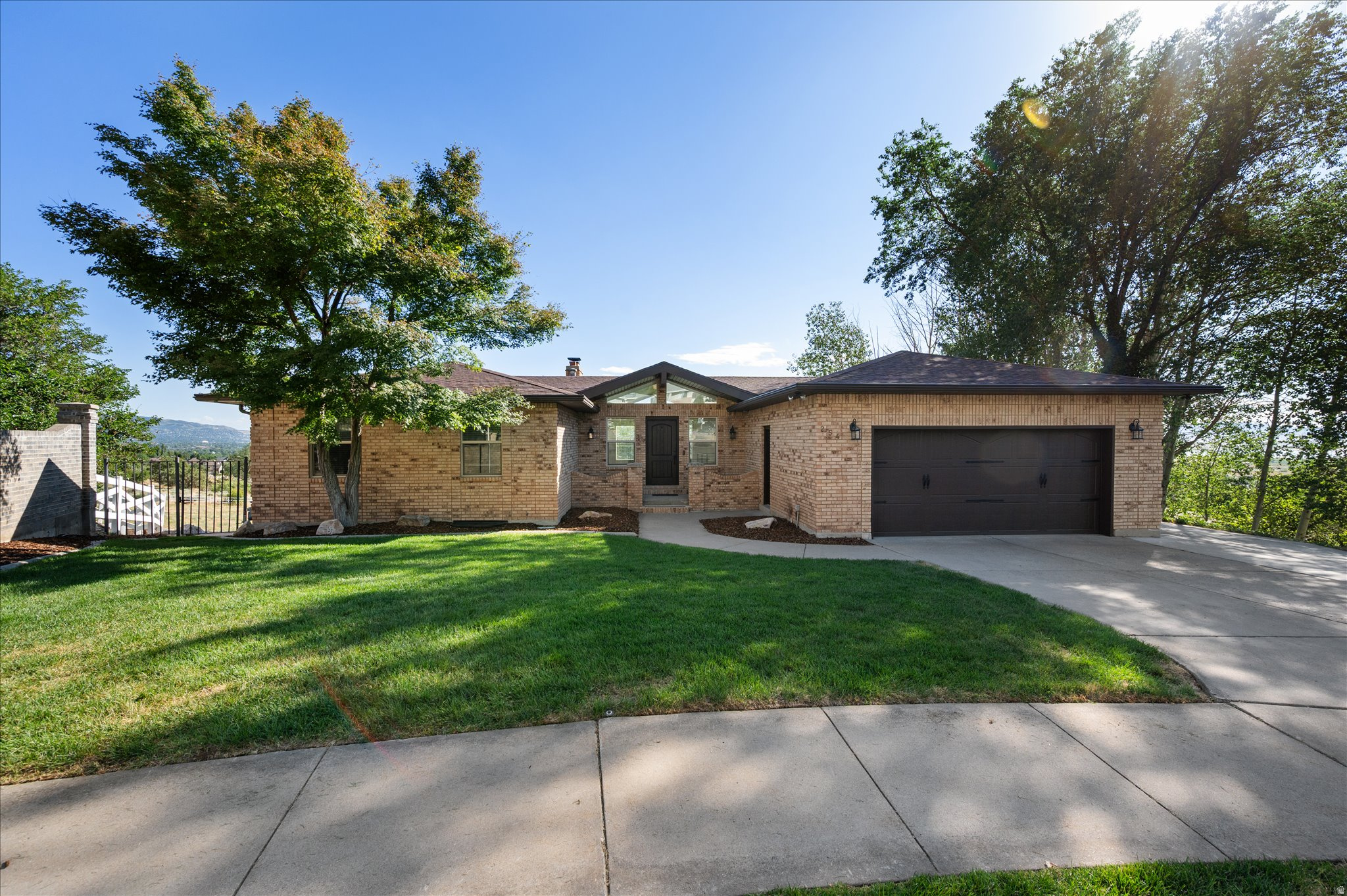 ROLLING HILLS - Residential