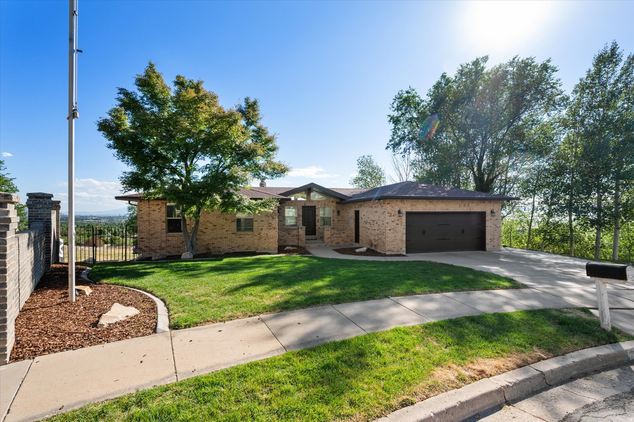 ROLLING HILLS - Residential