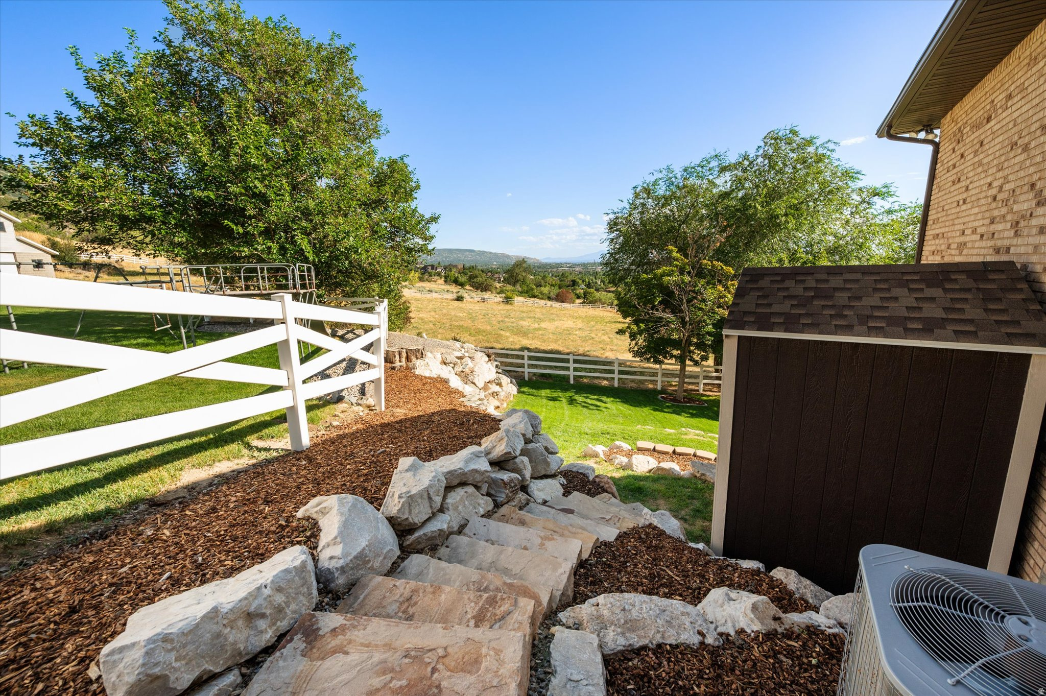 ROLLING HILLS - Residential