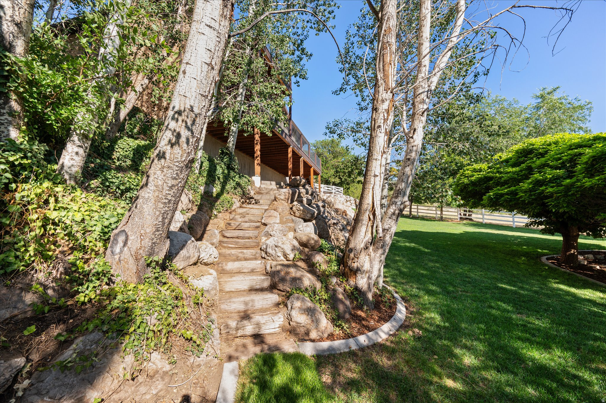 ROLLING HILLS - Residential