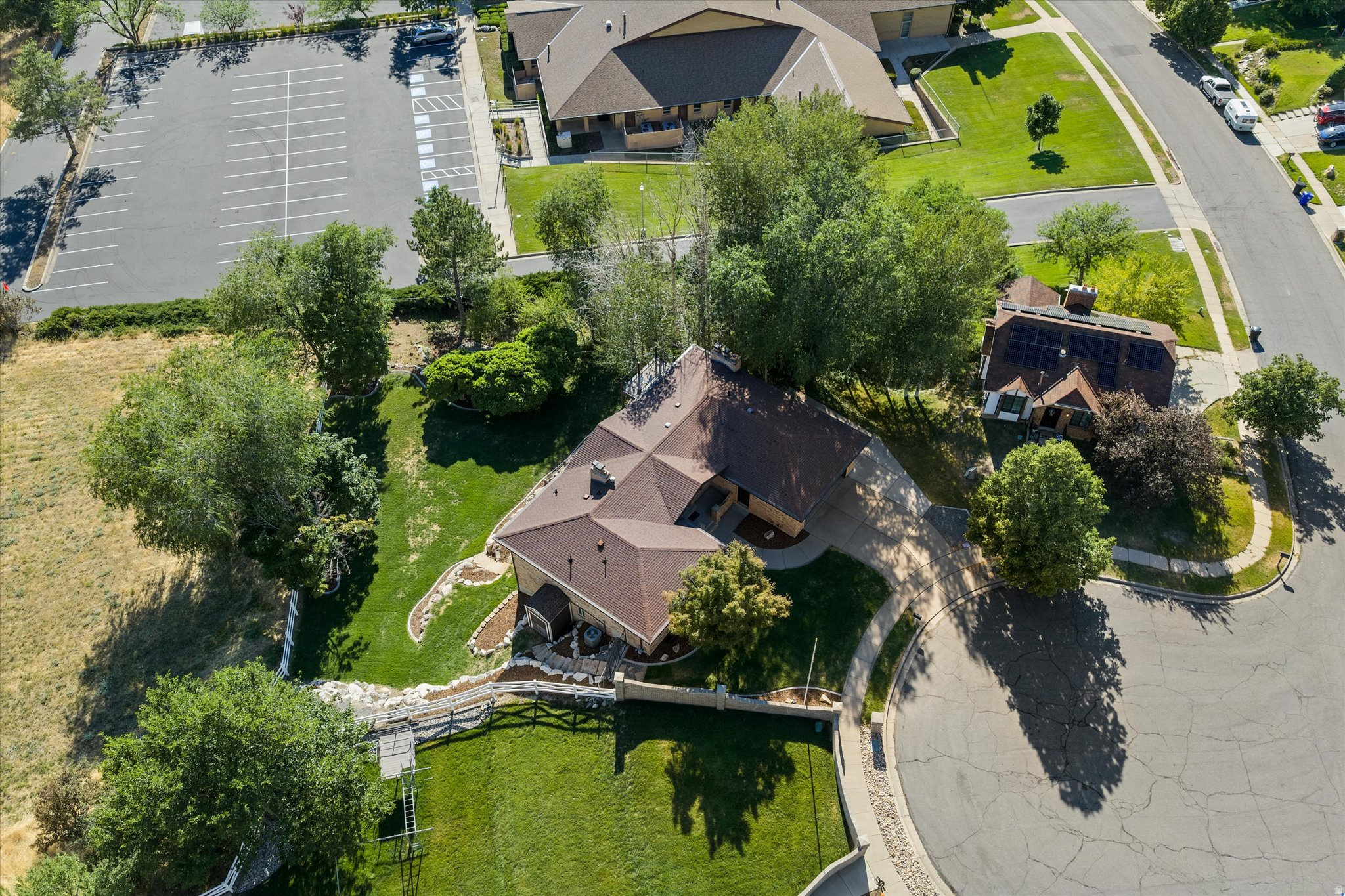 ROLLING HILLS - Residential