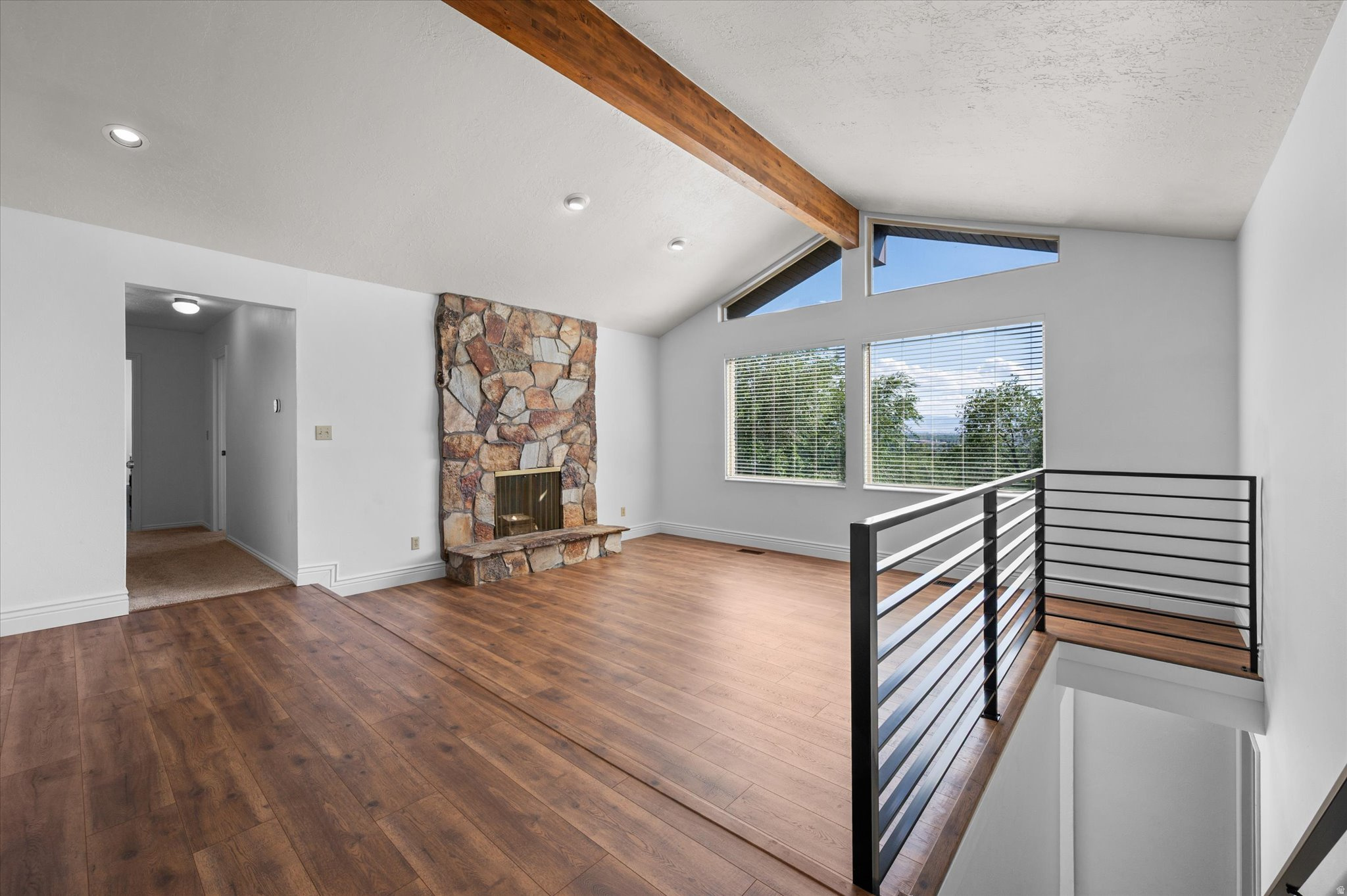 ROLLING HILLS - Residential