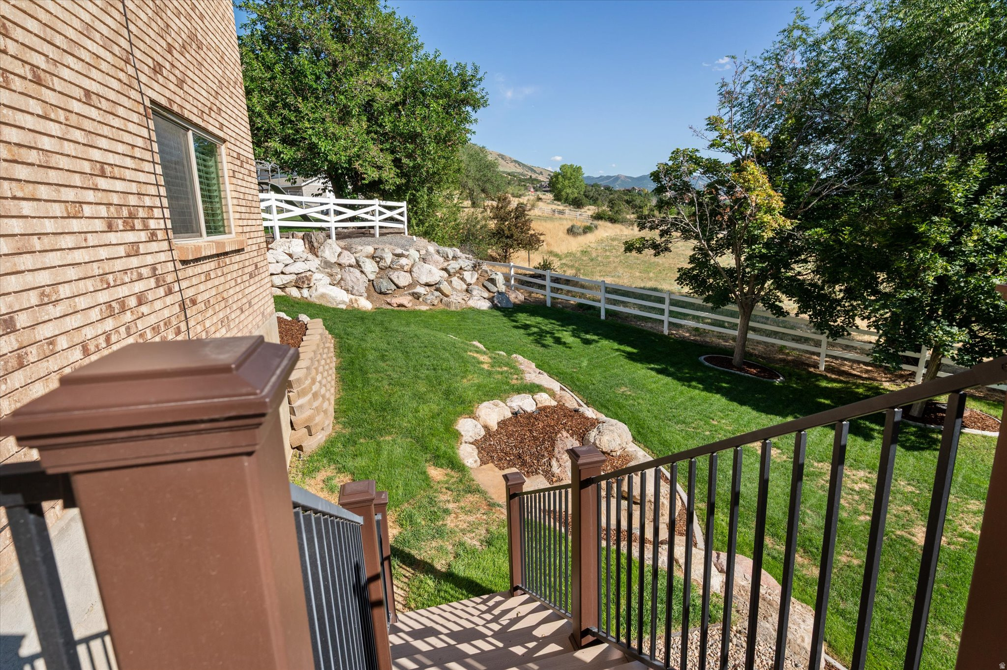ROLLING HILLS - Residential