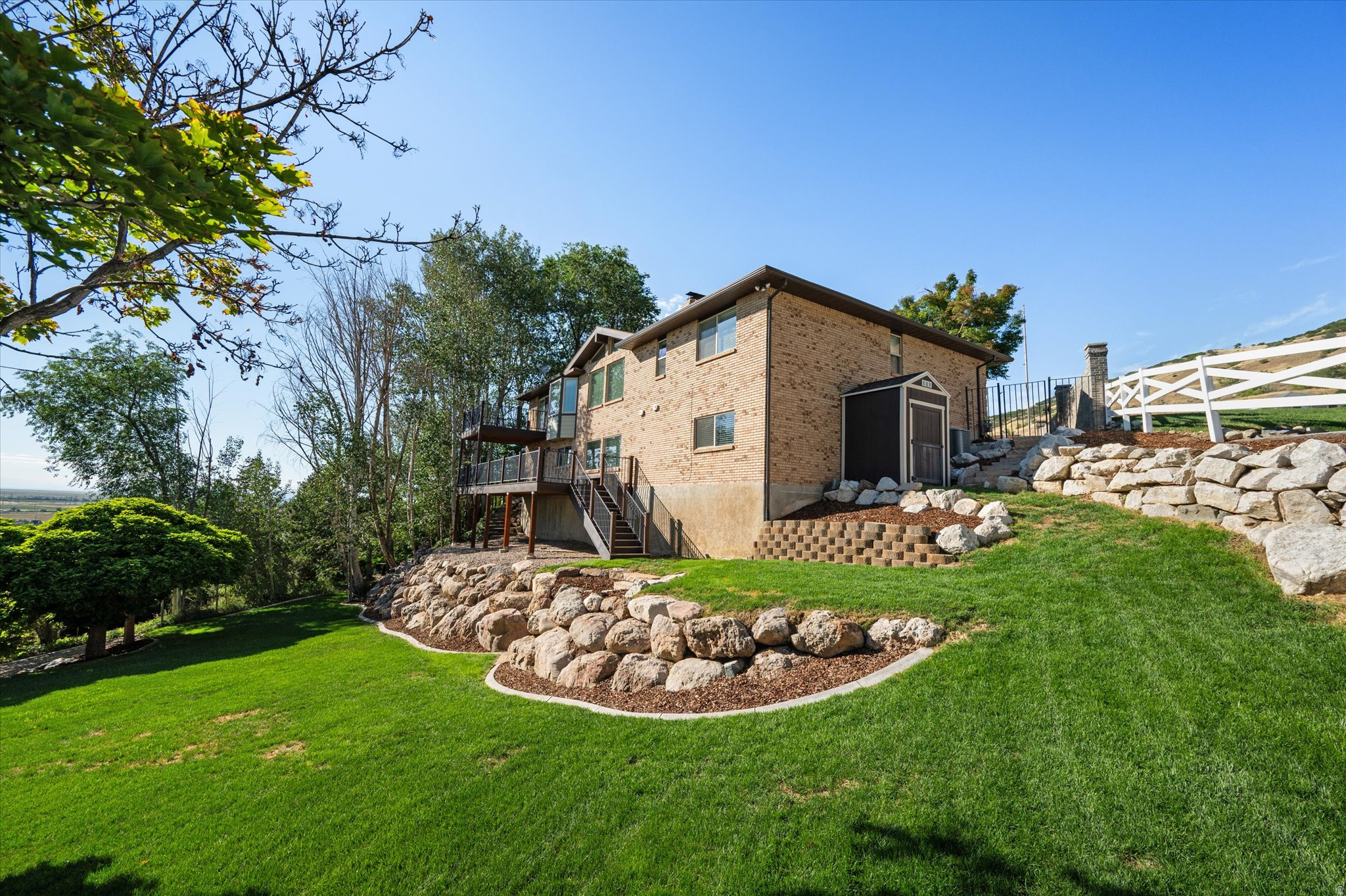 ROLLING HILLS - Residential