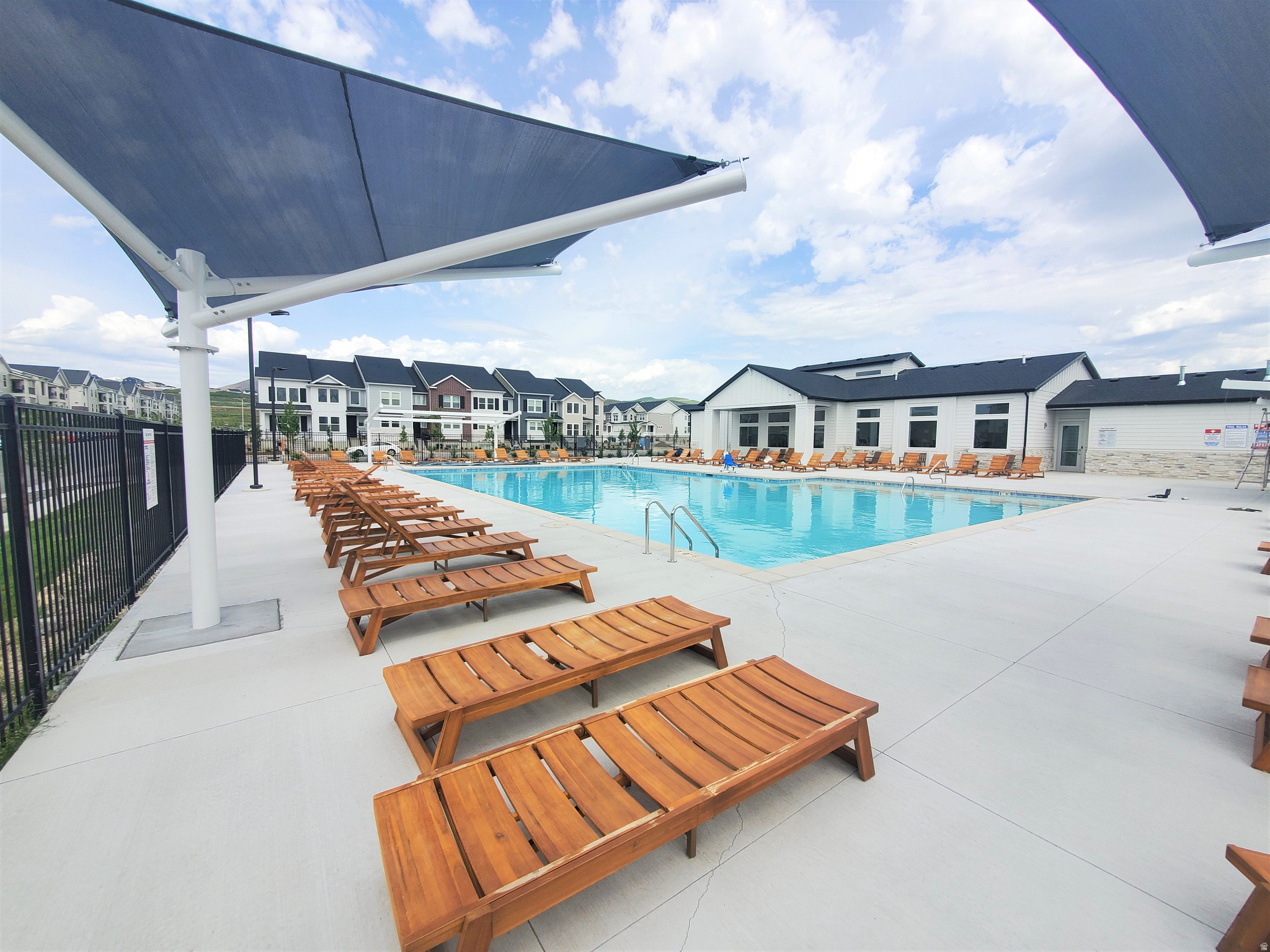 WILLOW POINT - Residential