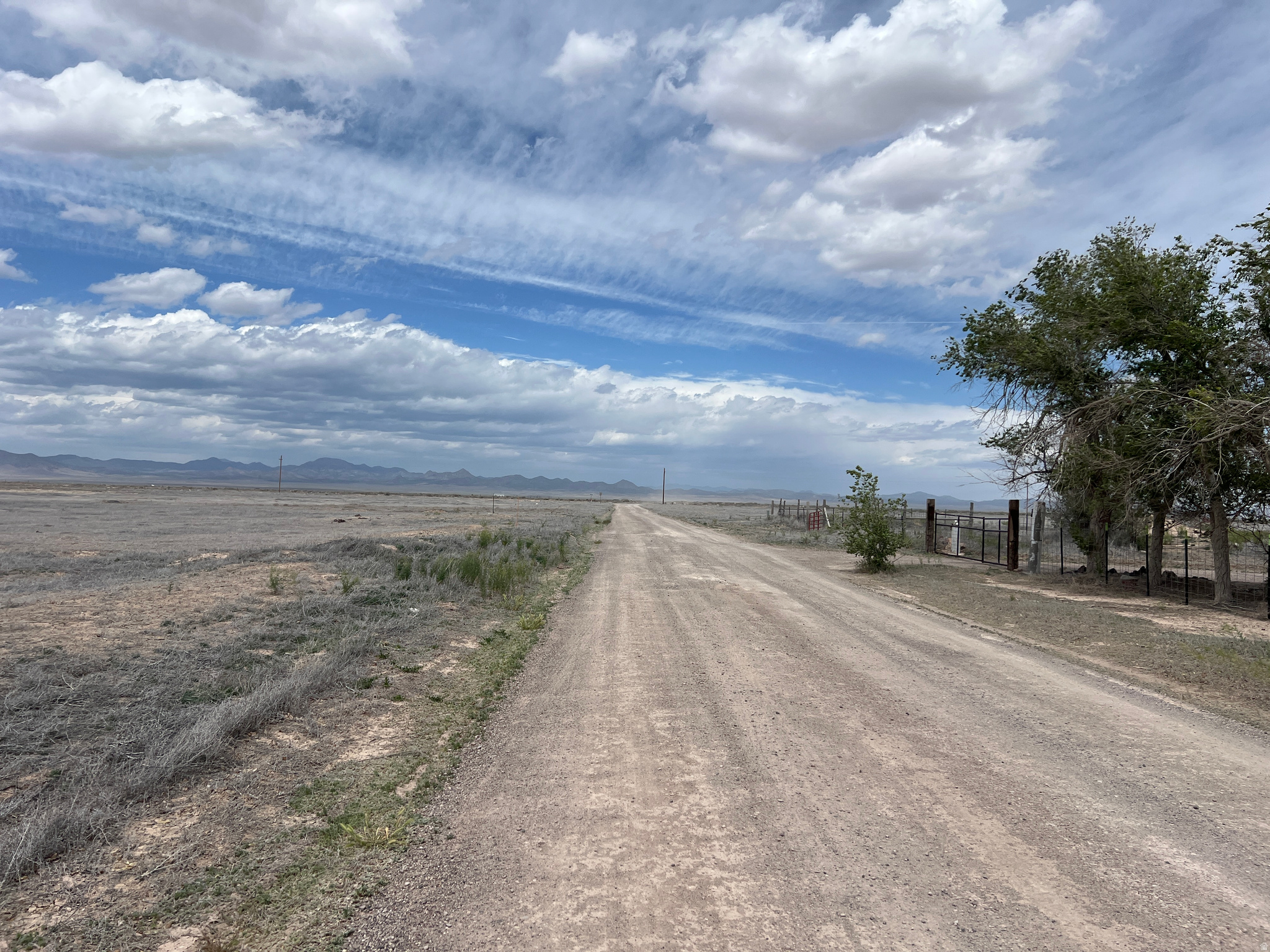 ESCALANTE VALLEY - Land