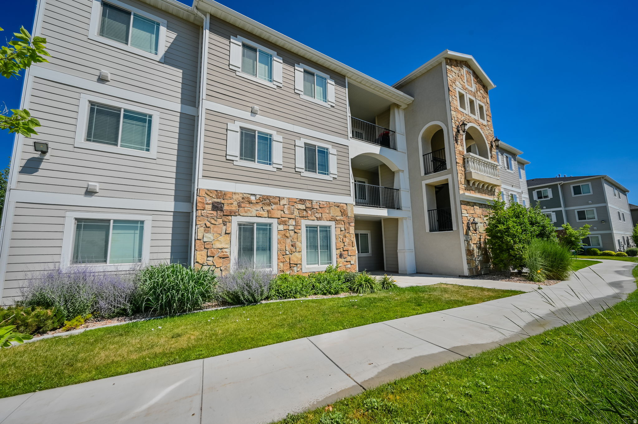HILLCREST CONDOS - Residential