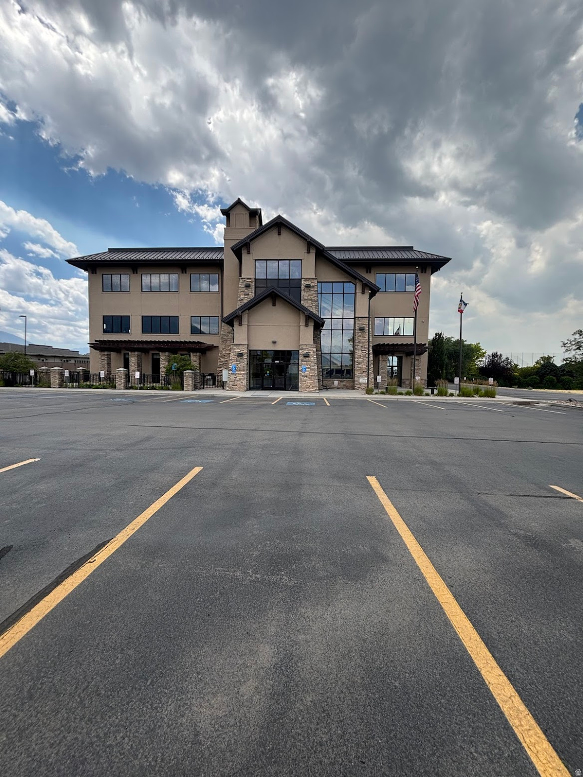 VINEYARD - Commercial Sale