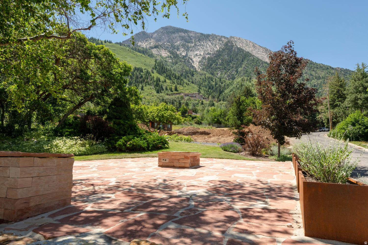 MOUNT OLYMPUS COVE - Residential