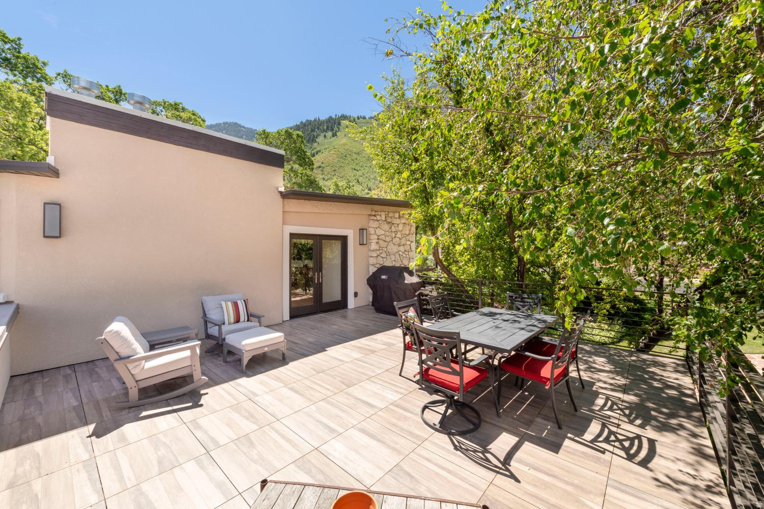 MOUNT OLYMPUS COVE - Residential