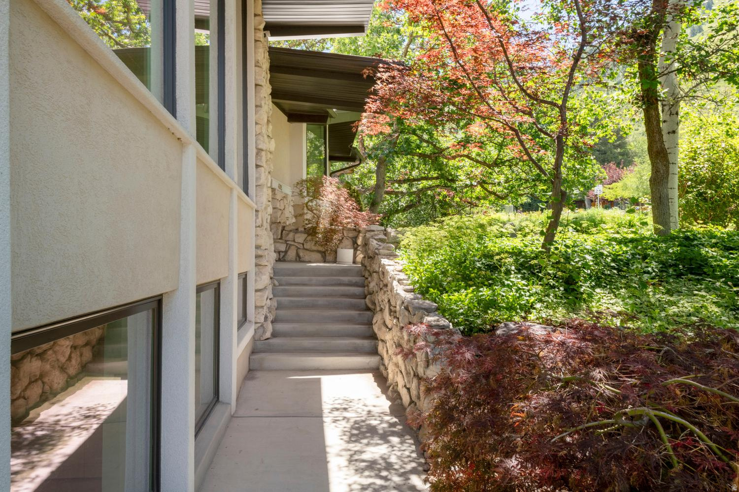 MOUNT OLYMPUS COVE - Residential