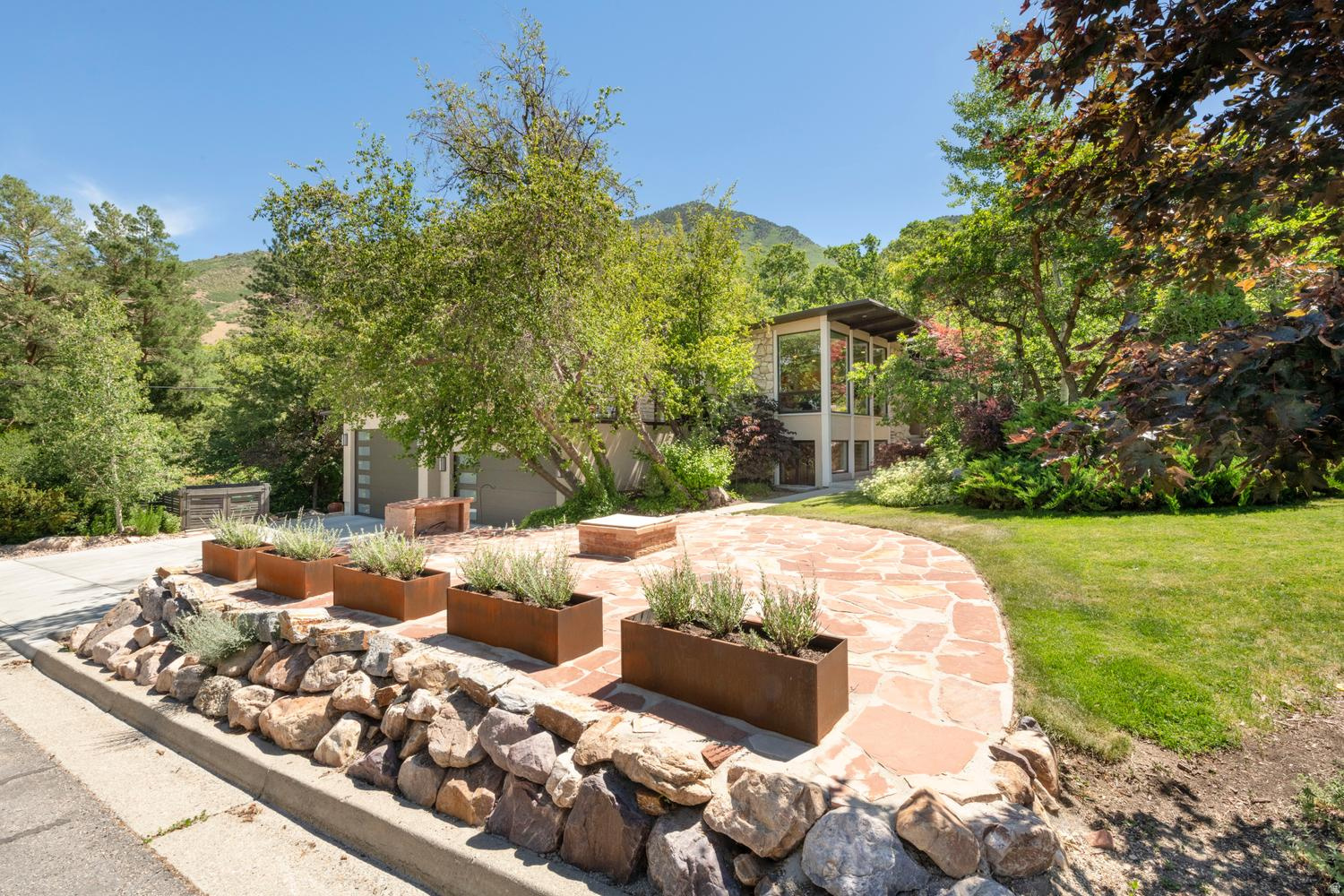 MOUNT OLYMPUS COVE - Residential