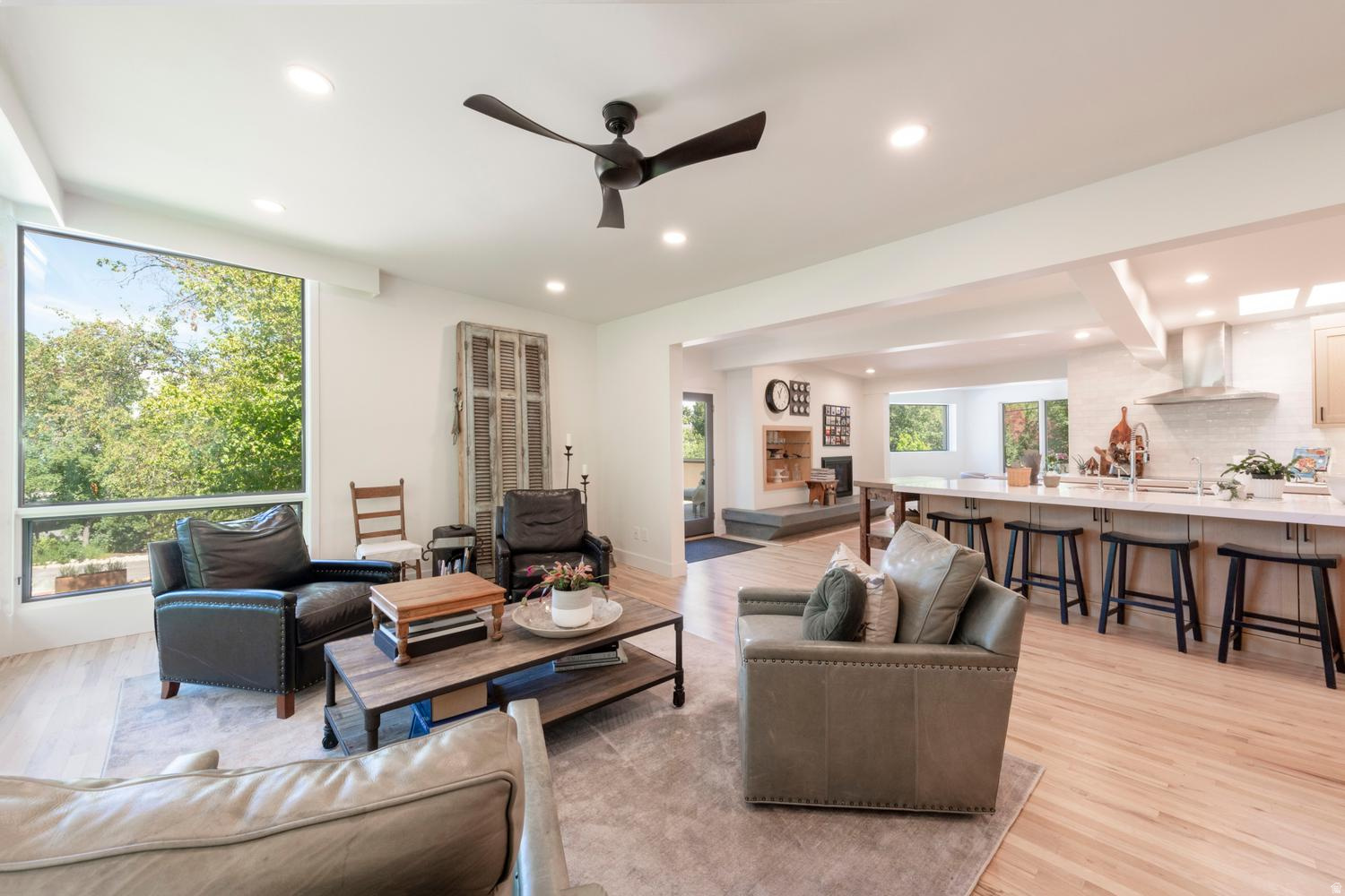 MOUNT OLYMPUS COVE - Residential