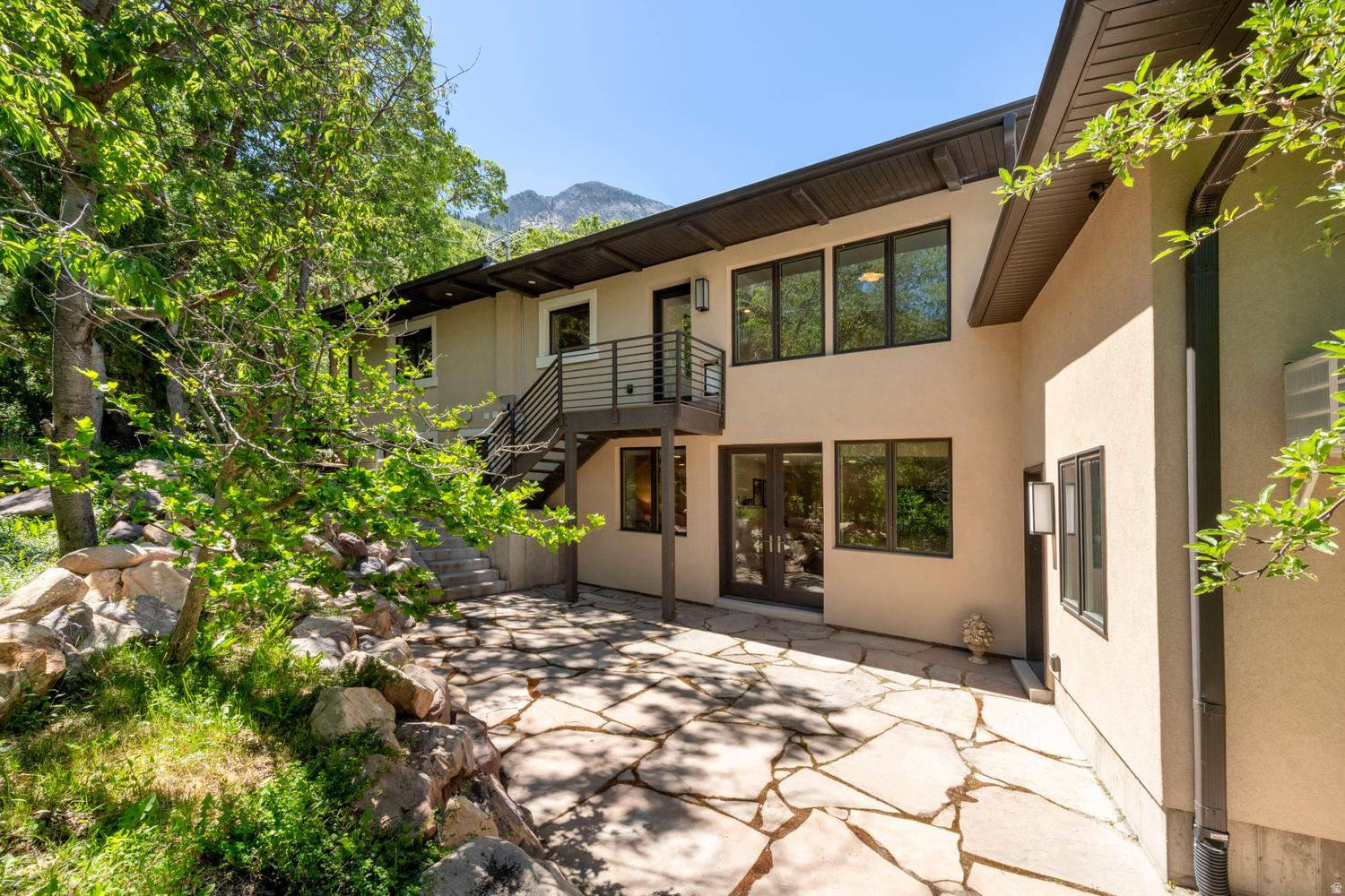 MOUNT OLYMPUS COVE - Residential