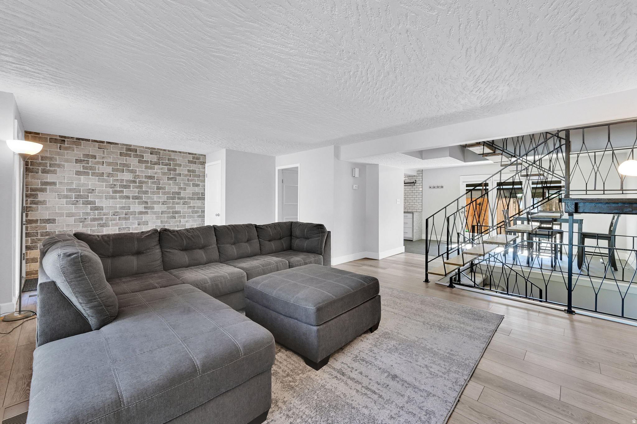 THE COUNTRY HILLS MA - Residential