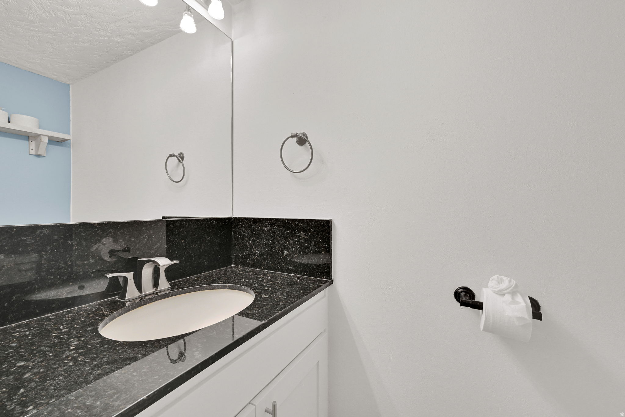 THE COUNTRY HILLS MA - Residential
