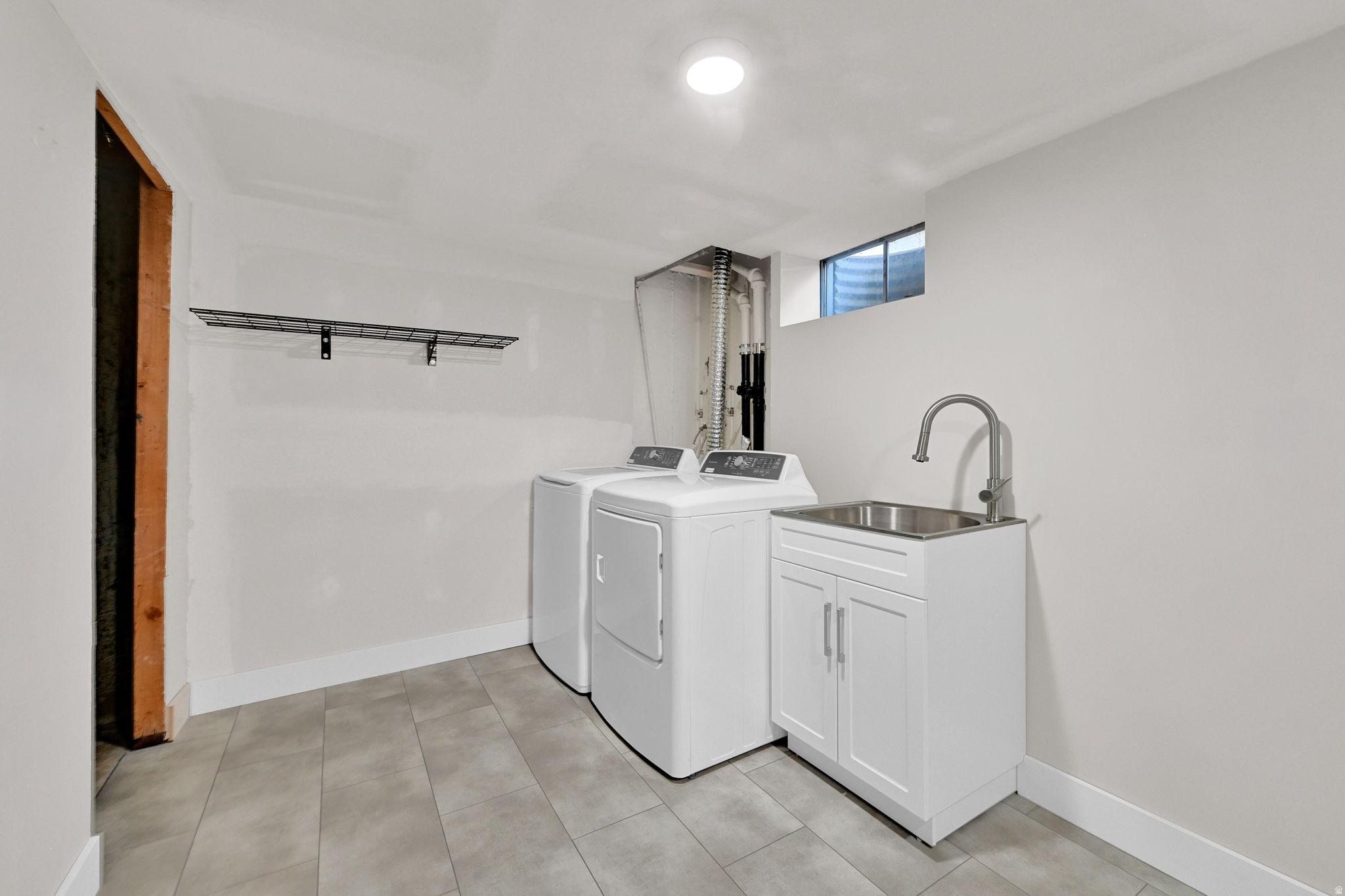 THE COUNTRY HILLS MA - Residential