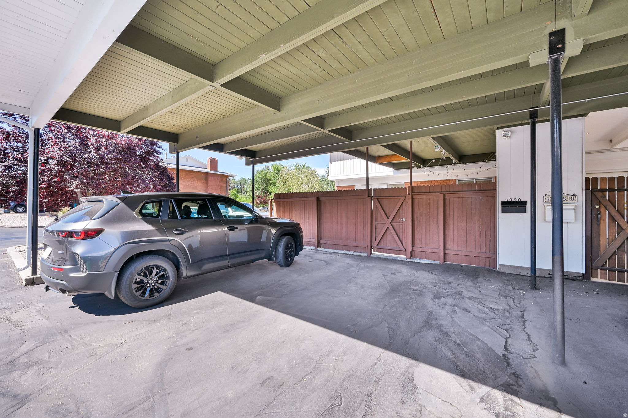 THE COUNTRY HILLS MA - Residential