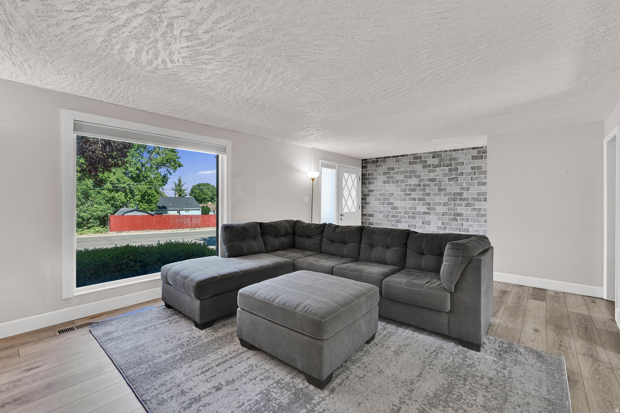 THE COUNTRY HILLS MA - Residential