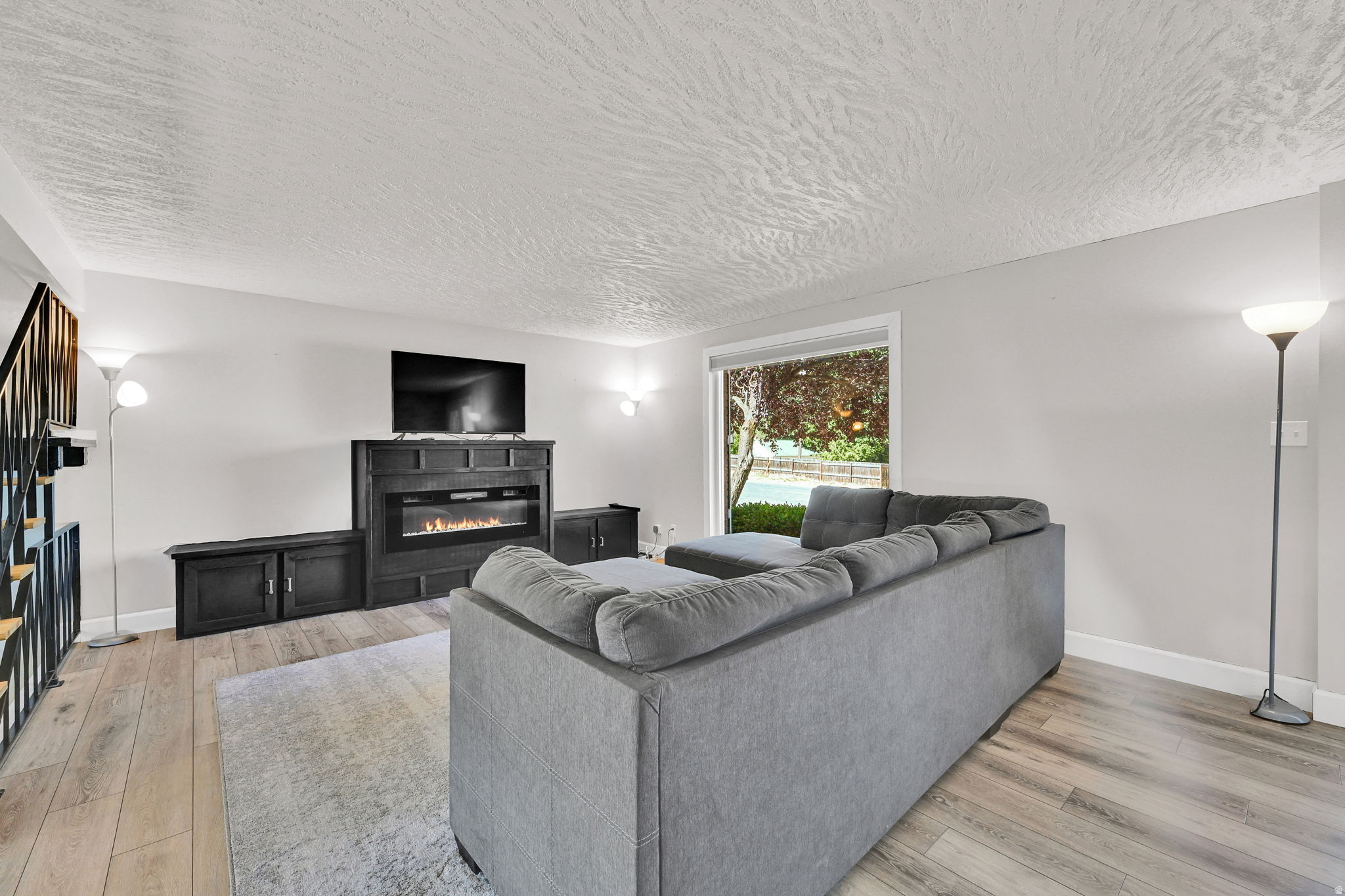 THE COUNTRY HILLS MA - Residential