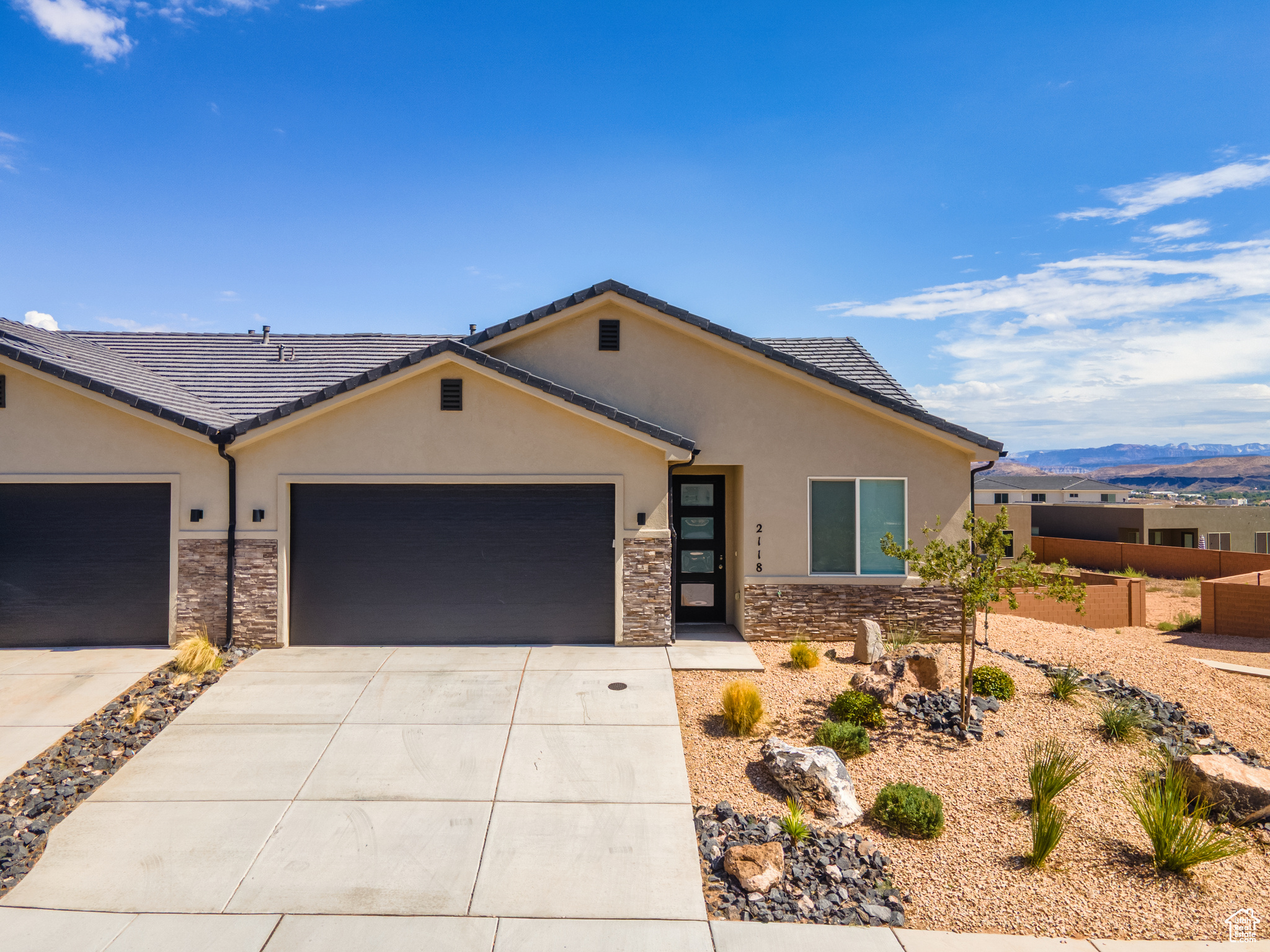 Information deemed reliable but not guaranteed. Buyer to verify sq.ft, tax, hoa, inclusions,etc. *photos were taken of another similar unit with exact finish details*