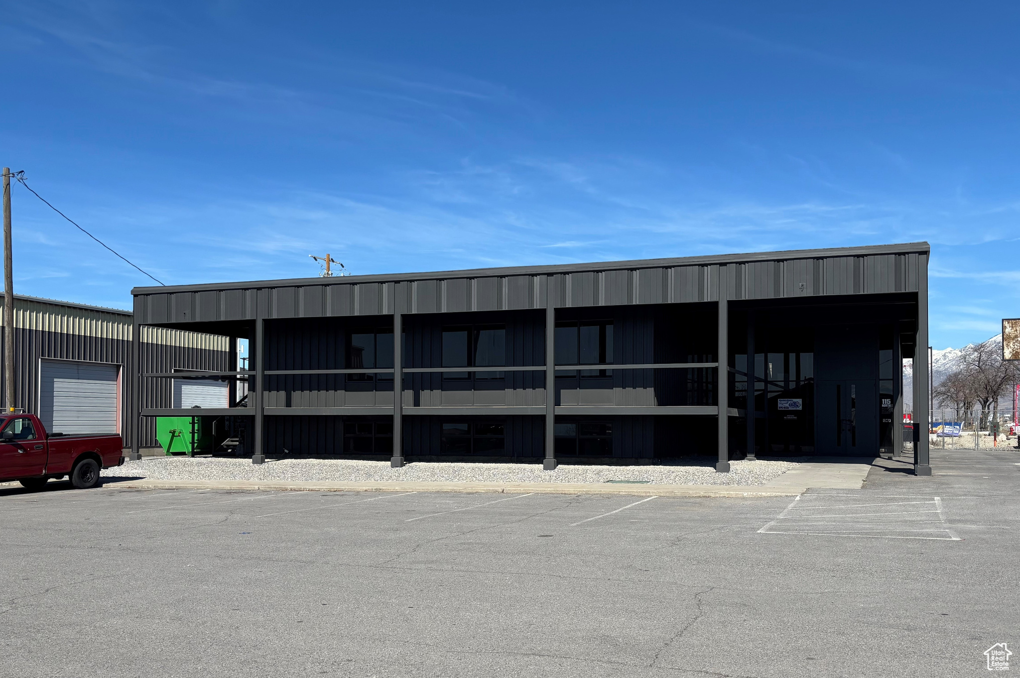 Discover your ideal workspace in Vineyard, Utah! Private office starting at just $550/month. Located in a thriving business hub with convenient access and professional amenities, these offices offer the perfect blend of affordability, privacy, and productivity.