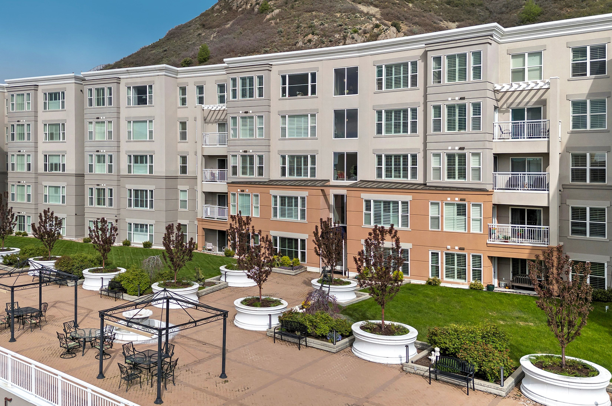 PRESIDENTIAL CLUB - Residential