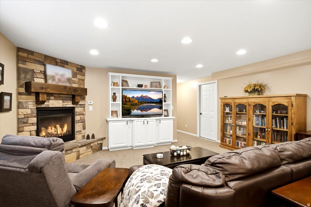 HUNTERS CREEK - Residential