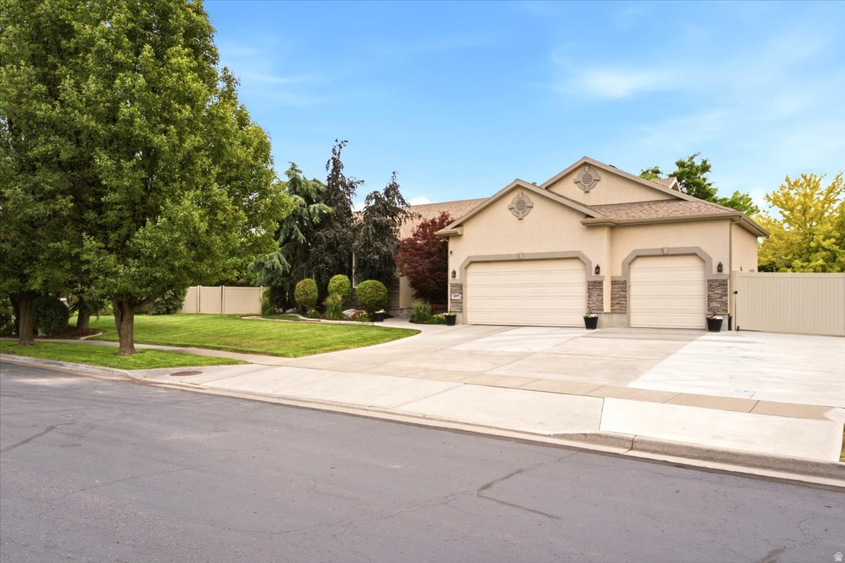 HUNTERS CREEK - Residential